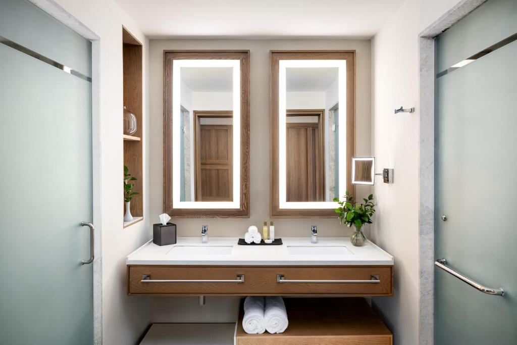 PREFERRED CLUB JUNIOR SUITE PARTIAL OCEAN VIEW