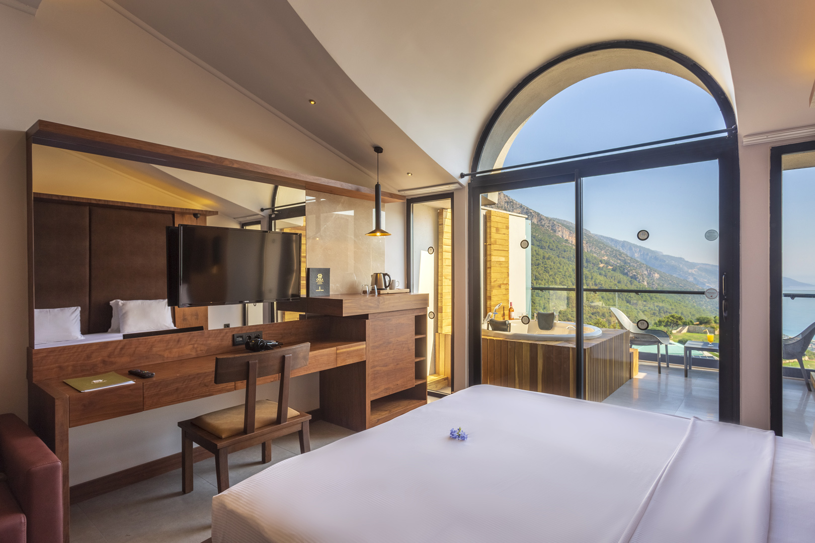 NIRVANA DELUXE ROOM SEA VIEW WITH JACUZZI