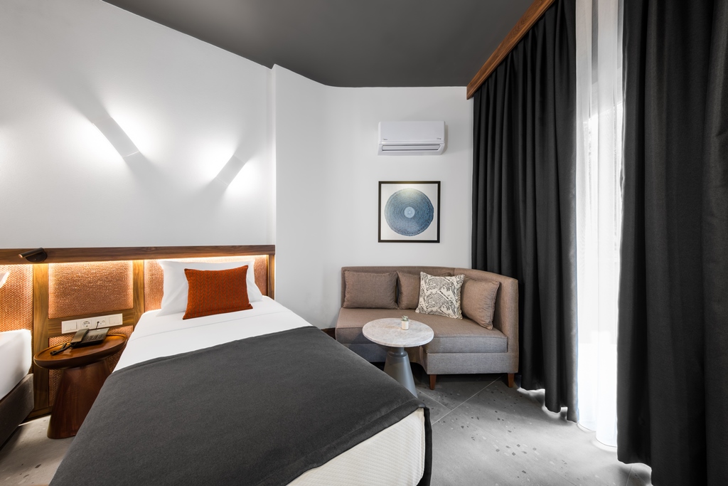 DELUXE ROOM 
