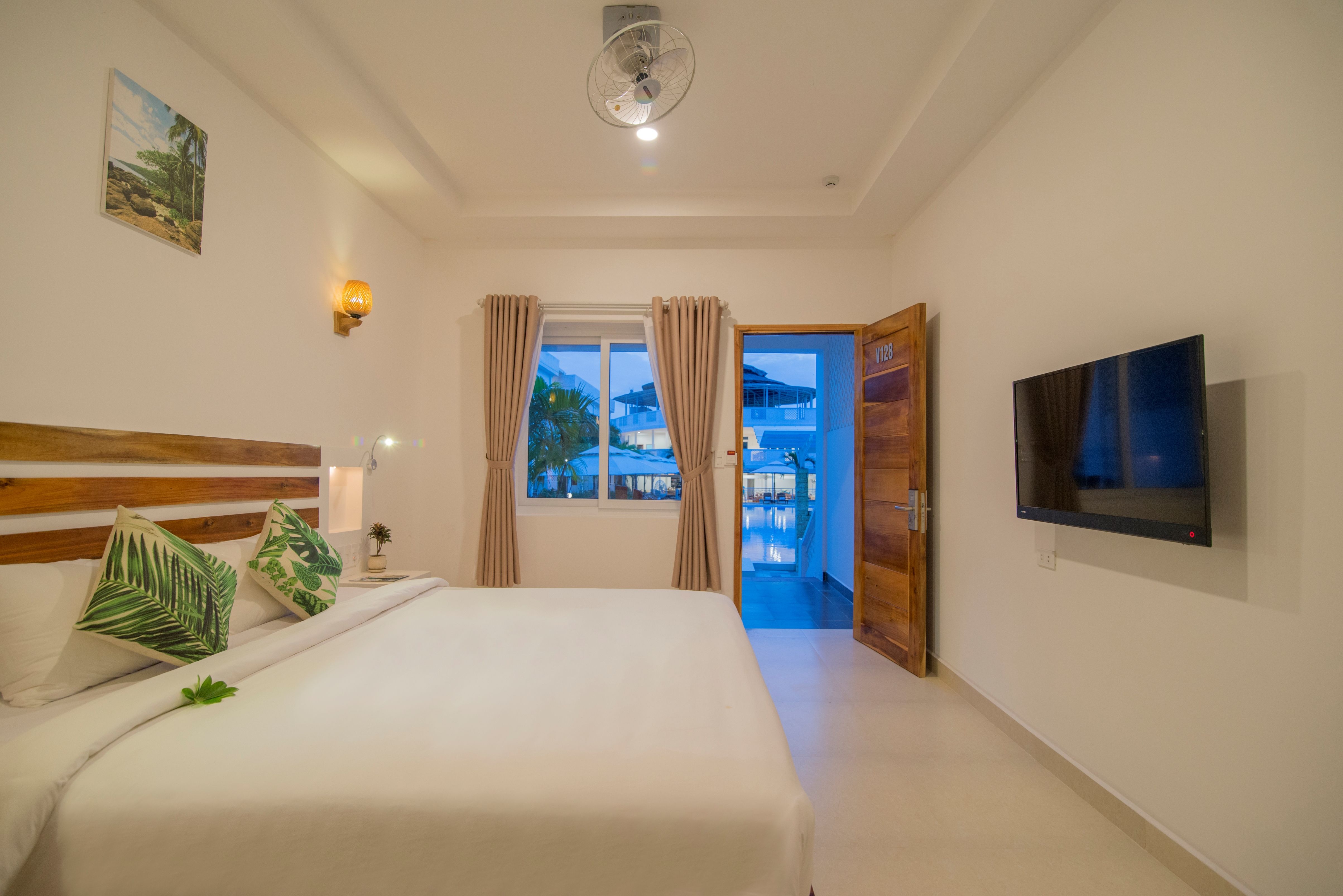 SUITE SEA VIEW WITH BALCONY 
