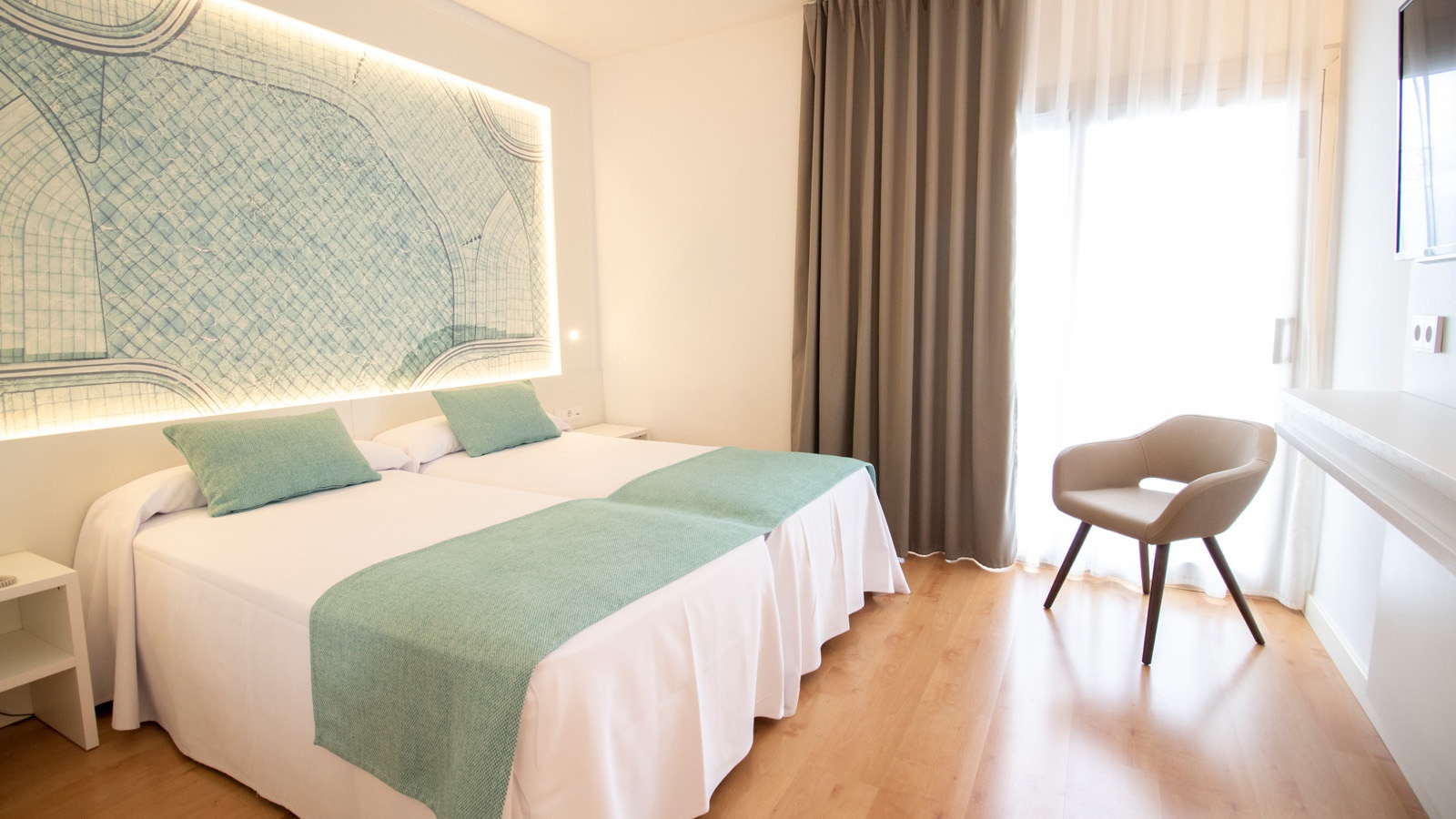 STANDARD ROOM POOL / SEA VIEW