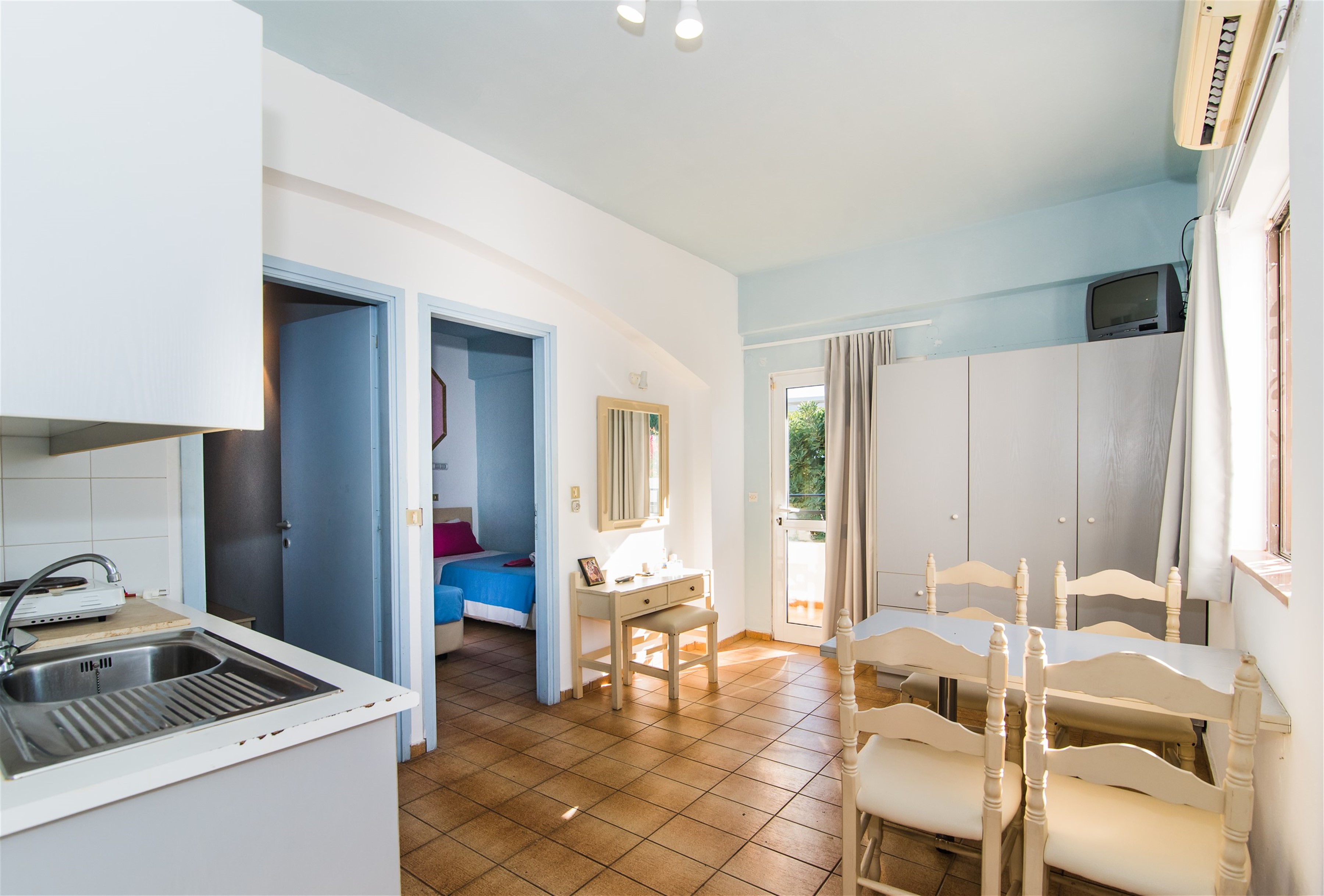 APARTMENT 4