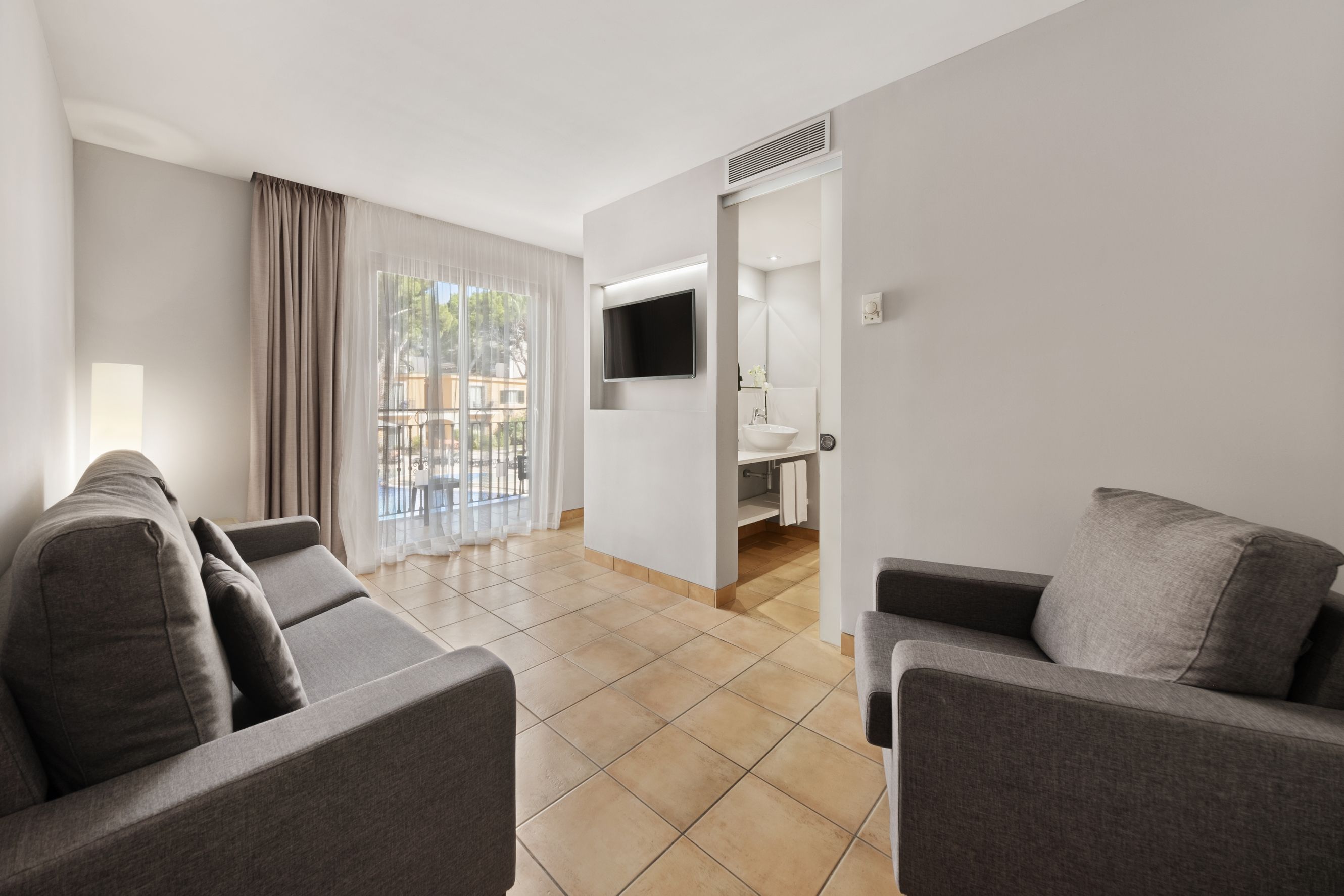 DELUXE BALCONY OR TERRACE