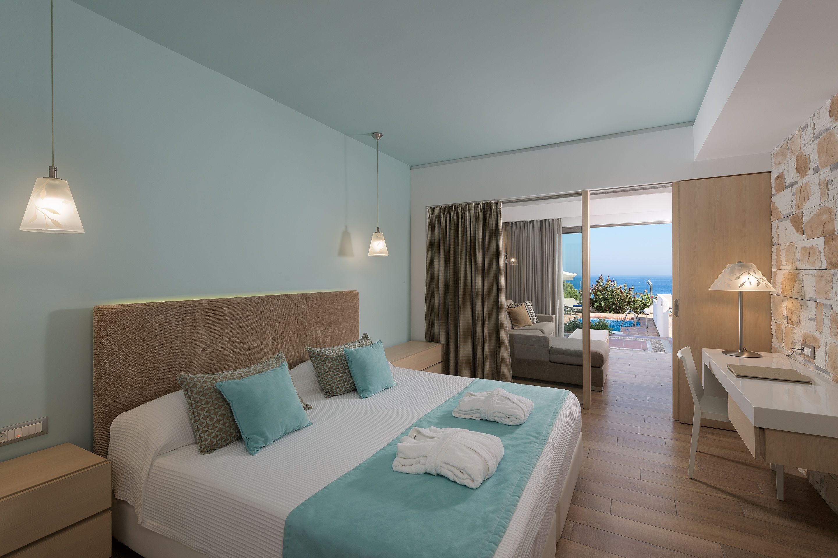 MODERN SUITE JUNIOR SEA VIEW  PRIVATE POOL
