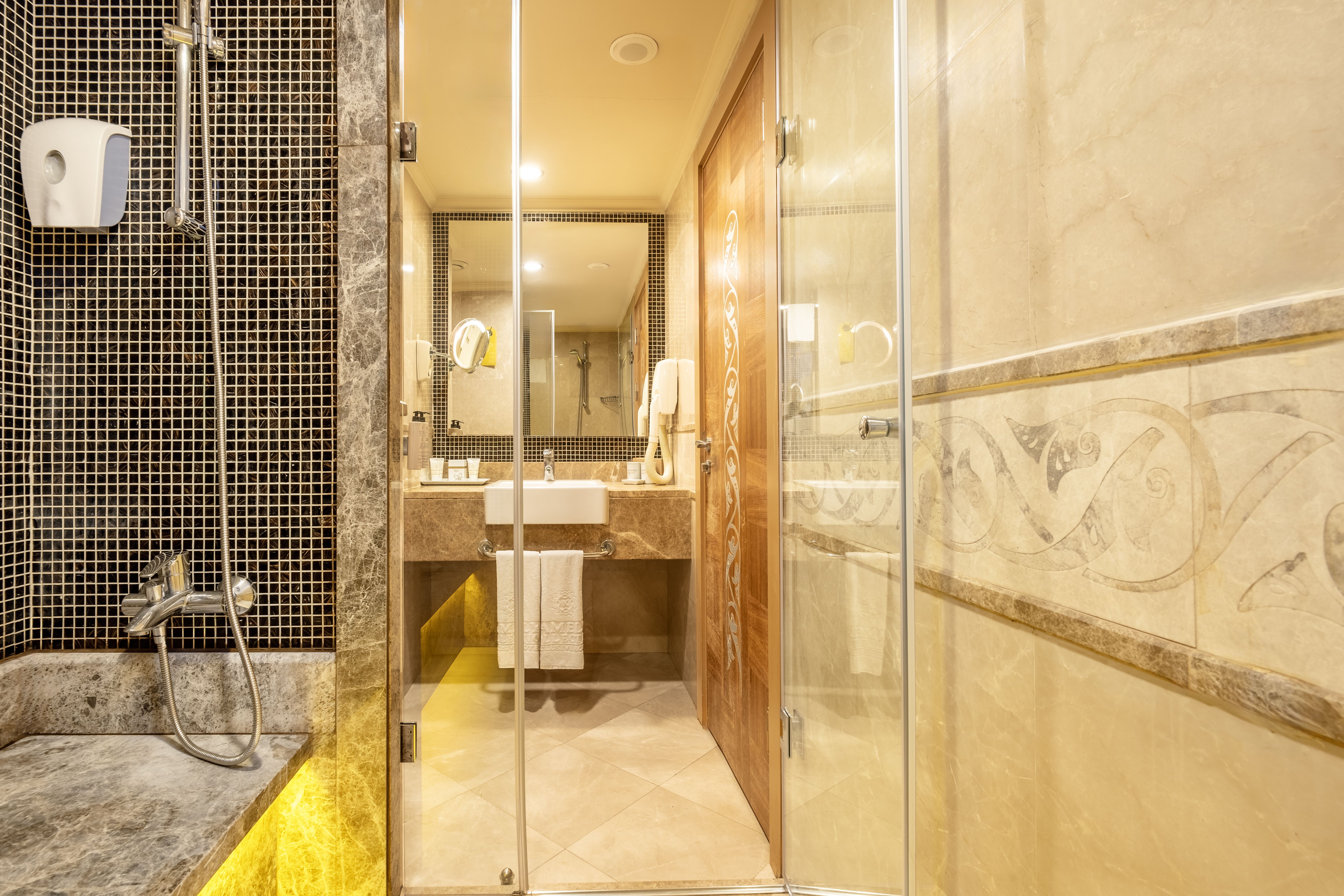 FAMILY SUITE