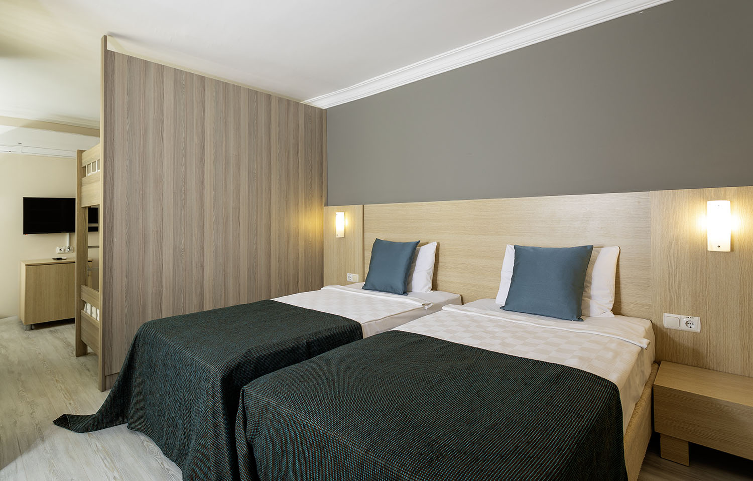 CORAL ROOM