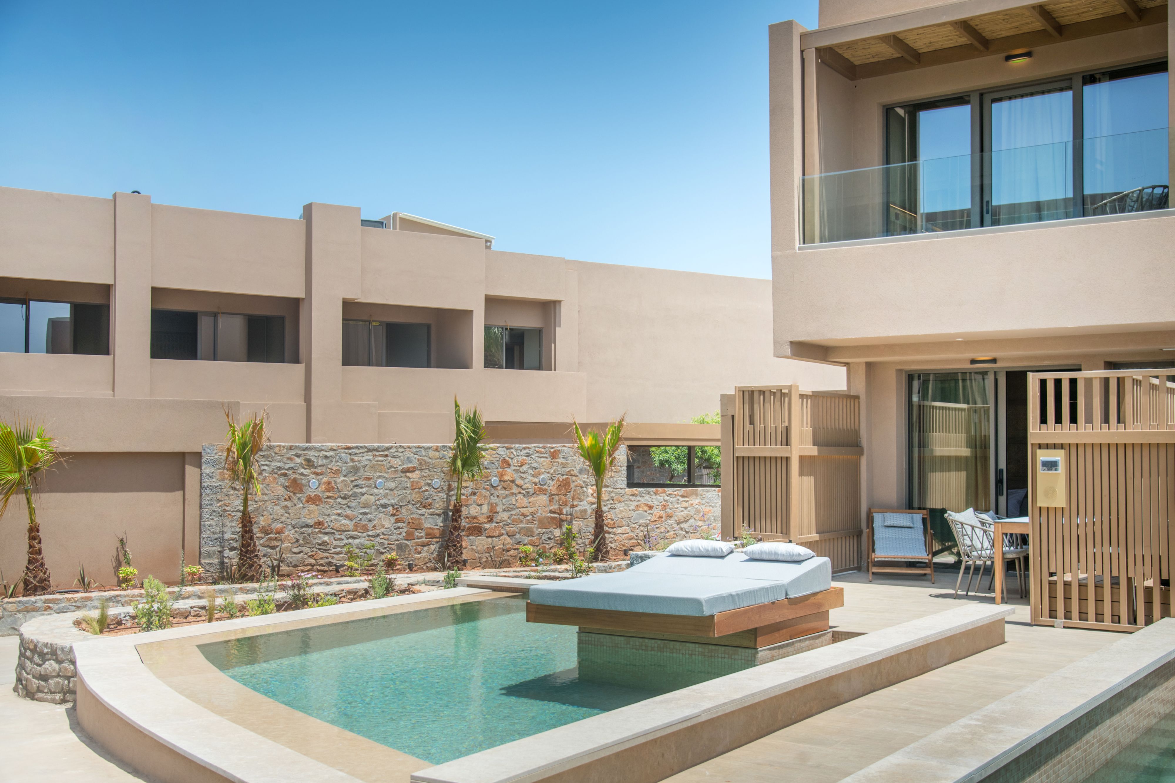 Family Room Garden View with Private Pool