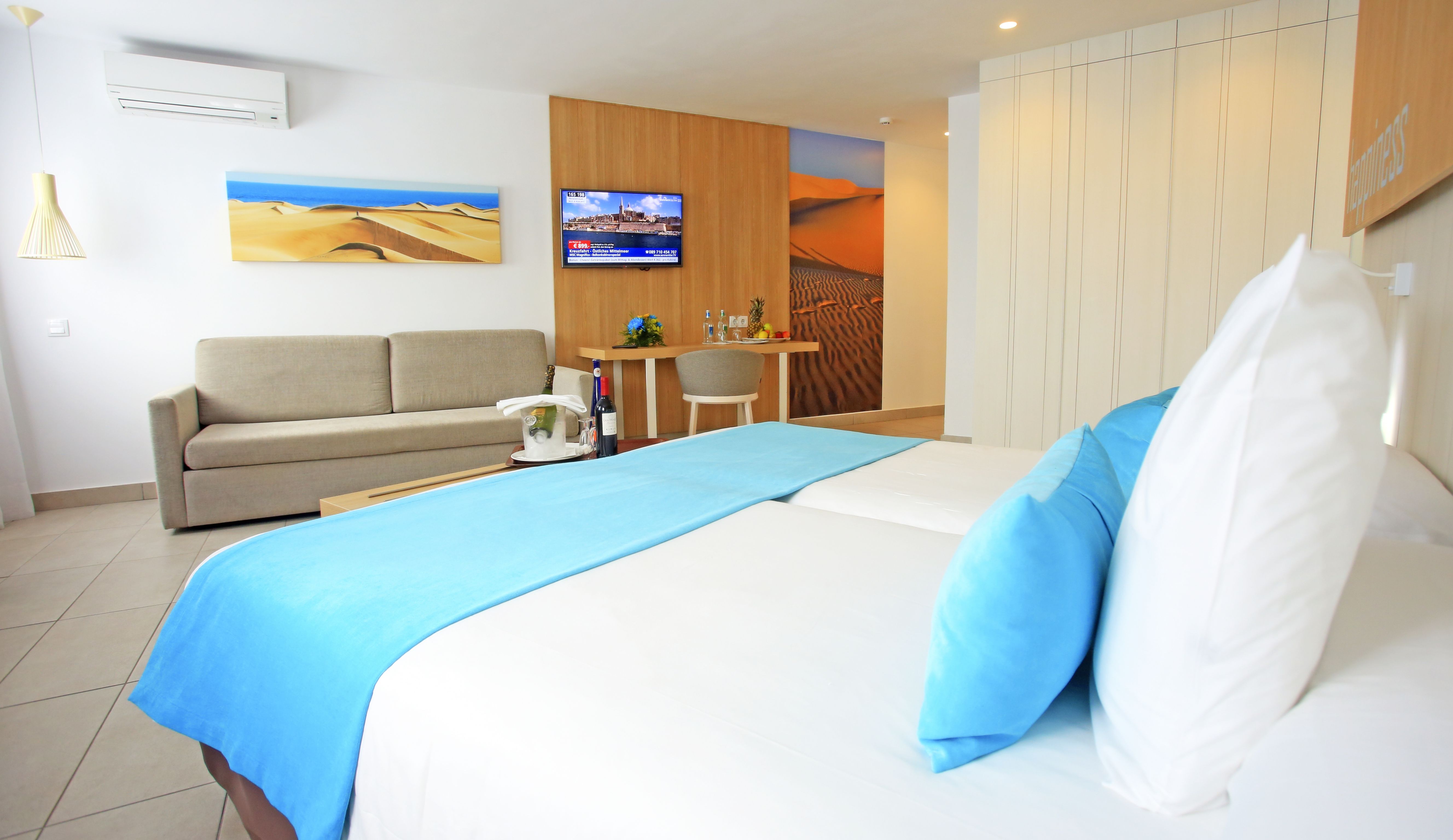 DELUXE ROOM
