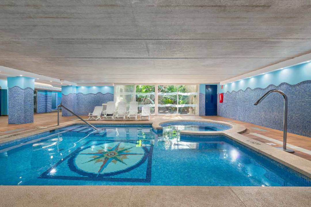 Piscină interioară