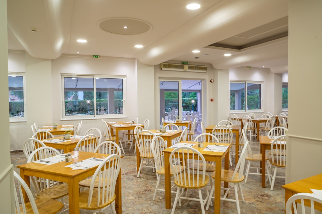 MAIN RESTAURANT 