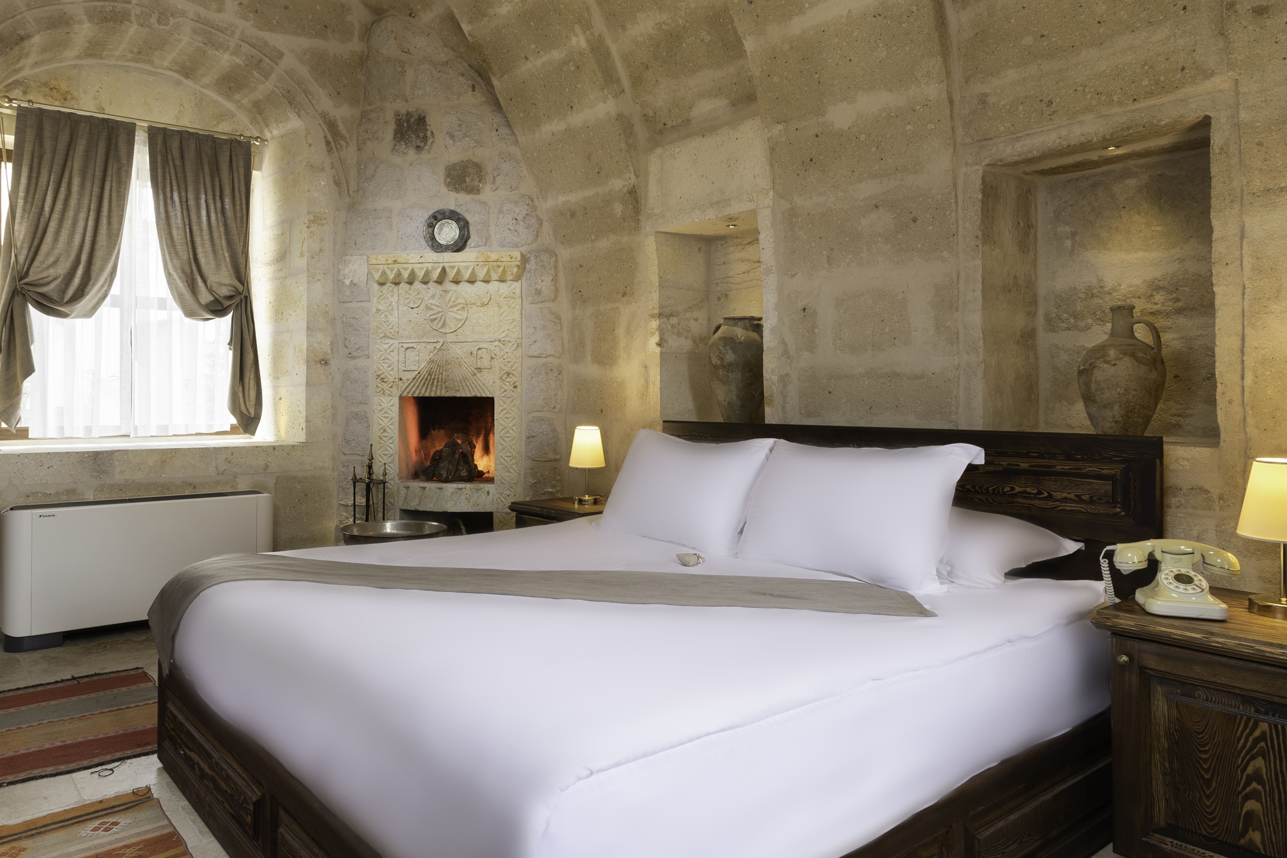 DELUXE SUITE CASTLE VIEW