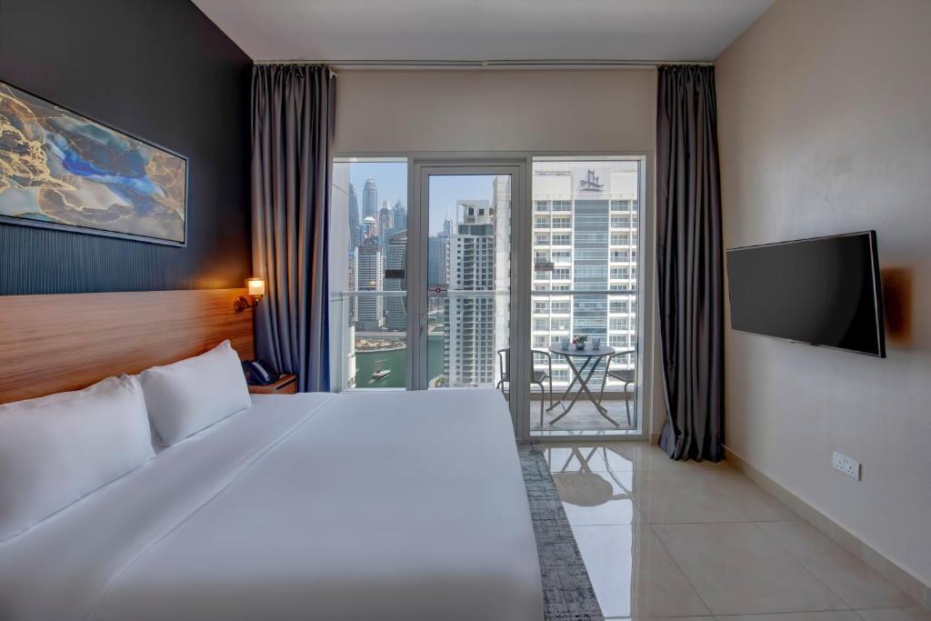 Premium 1 Bedroom Marina View & Balcony