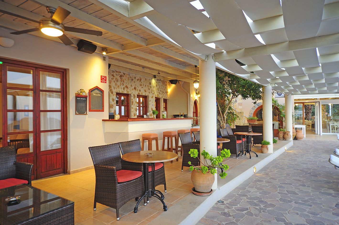 POOL BAR