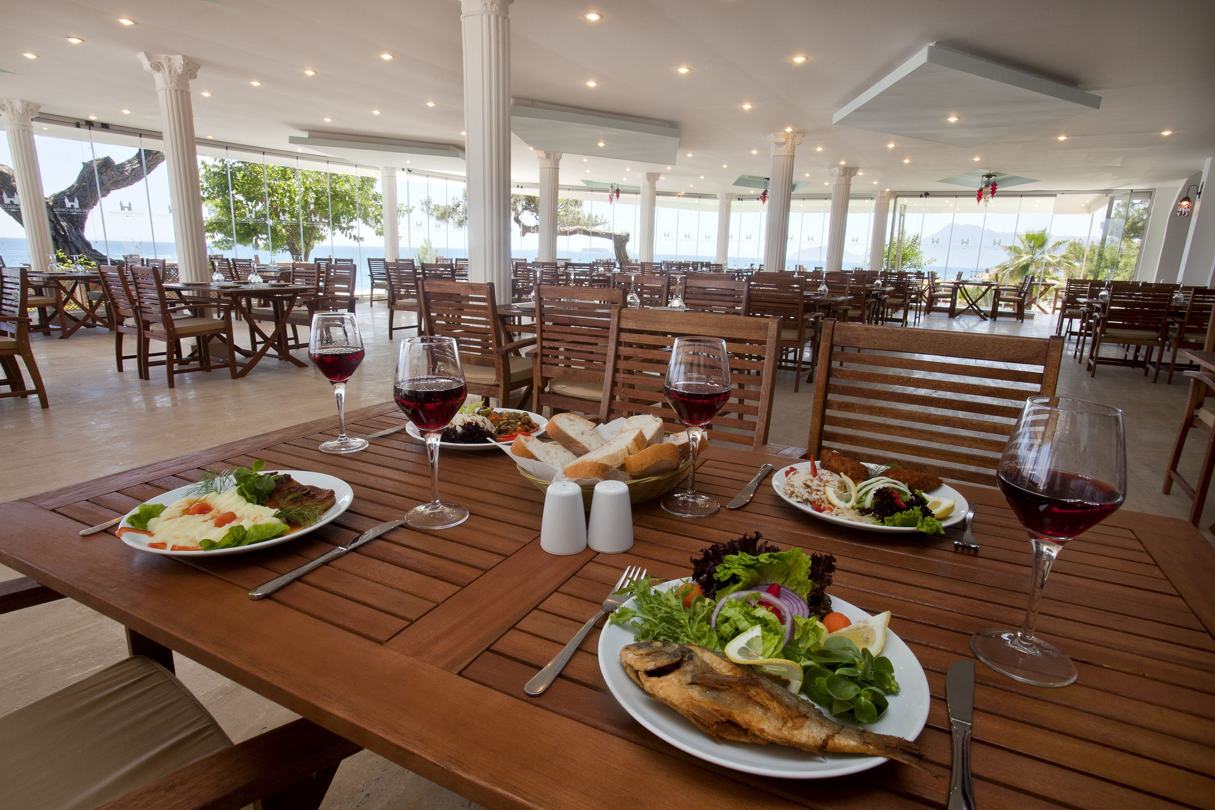 MAIN RESTAURANT