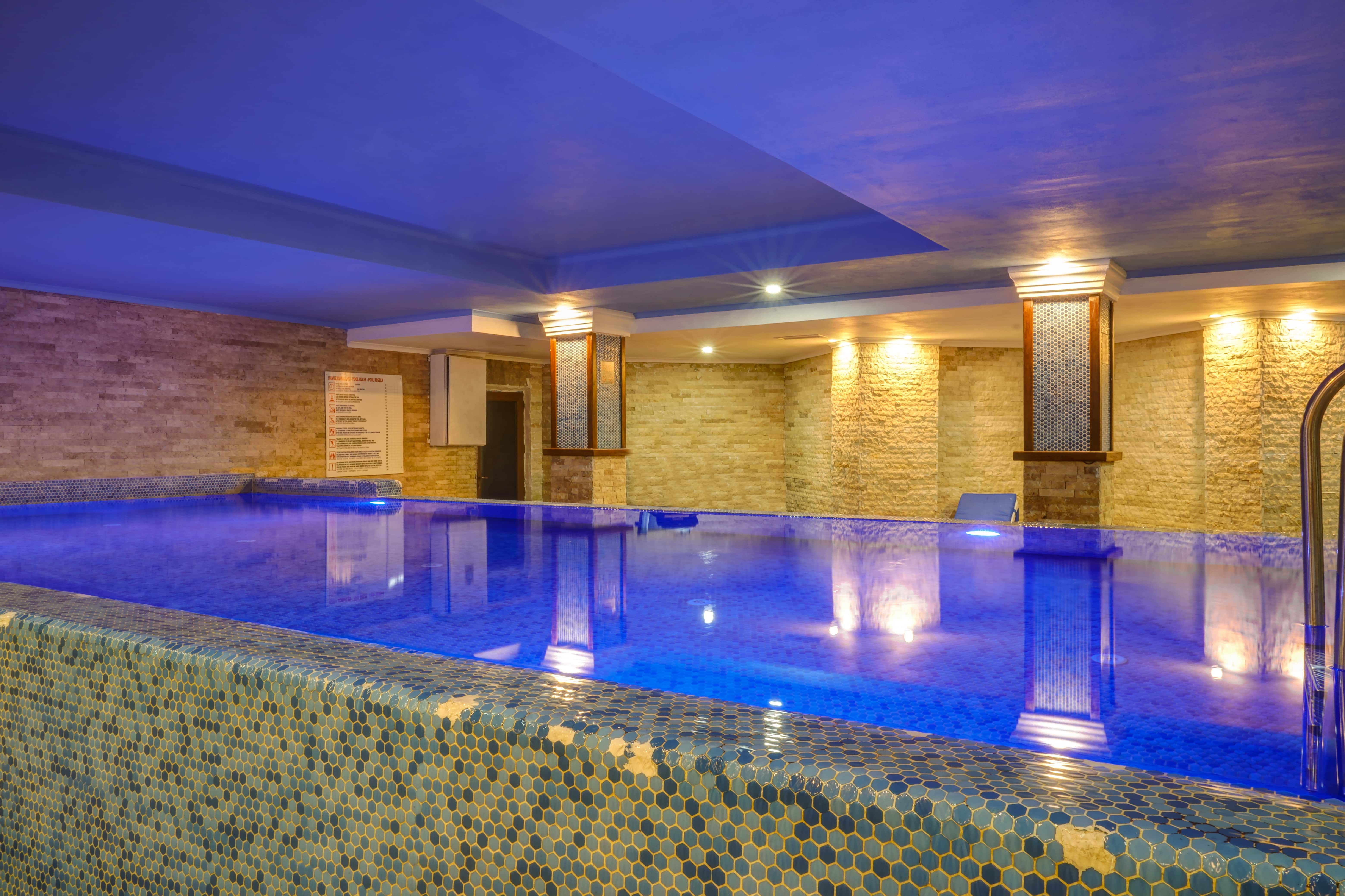 Piscină interioară