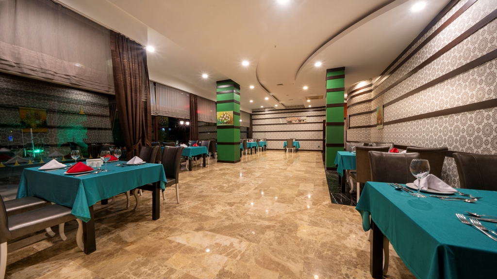 LA LUNA RESTAURANT