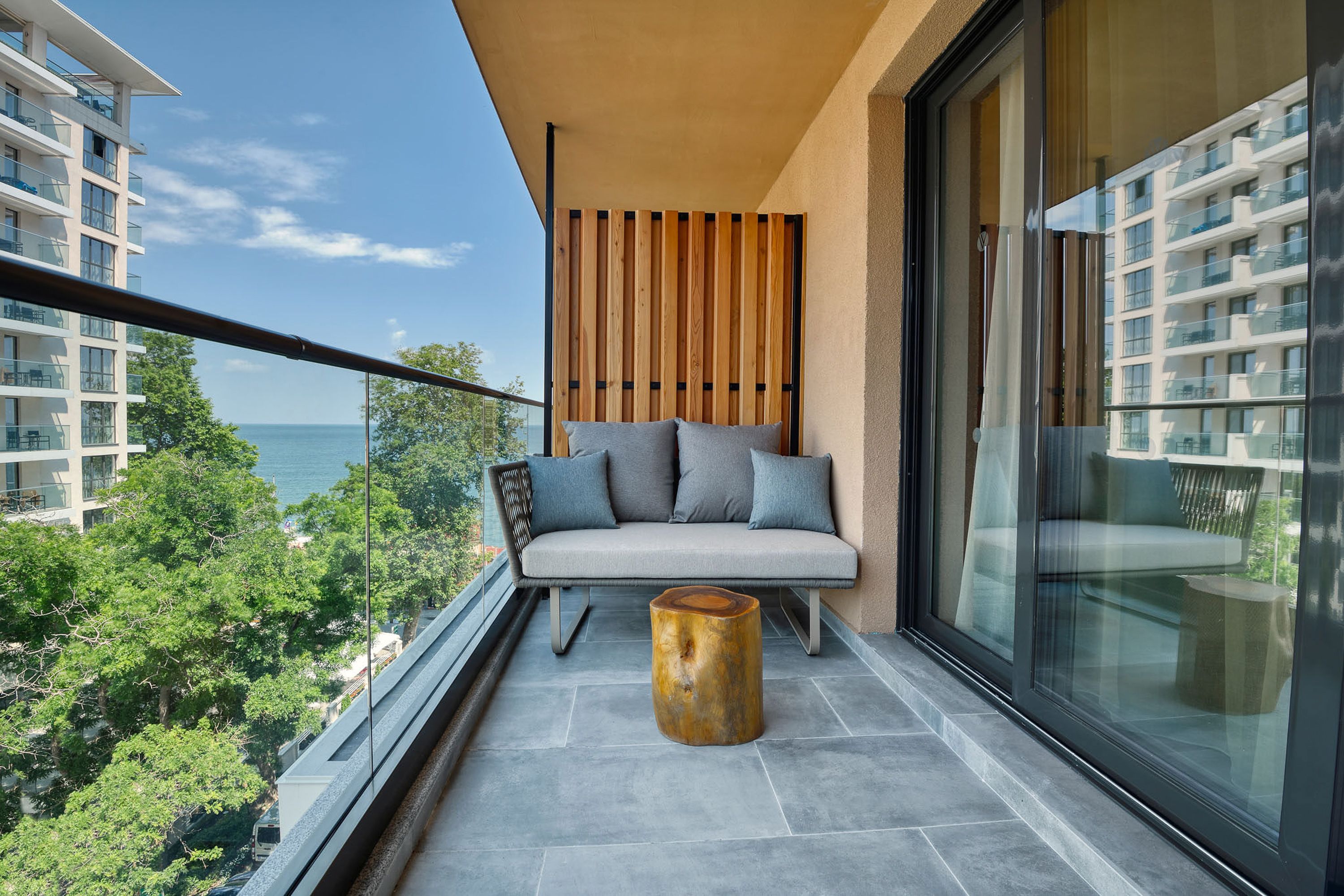 JUNIOR SUITE SIDE SEA VIEW