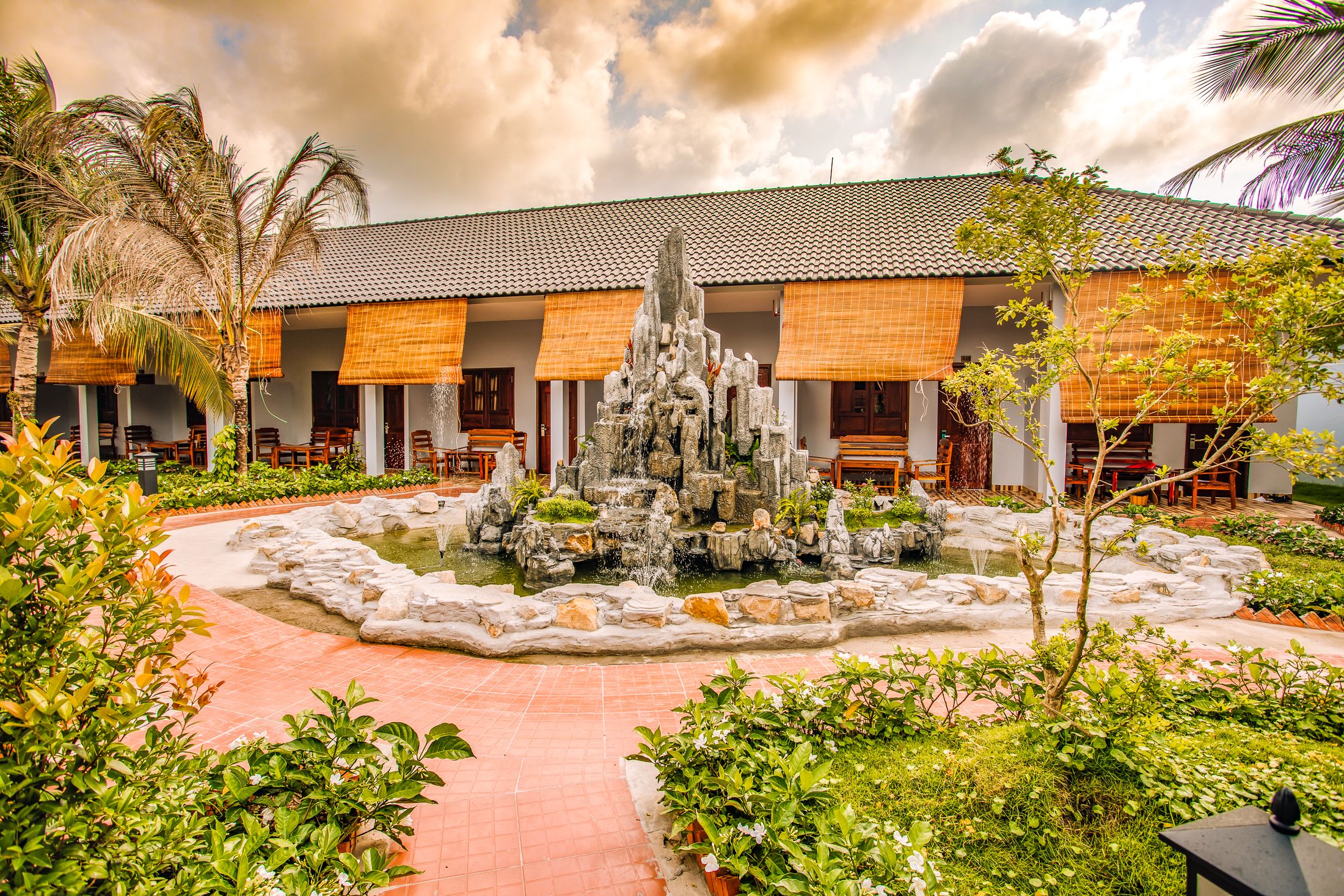 DELUXE ROOM GARDEN VIEW 