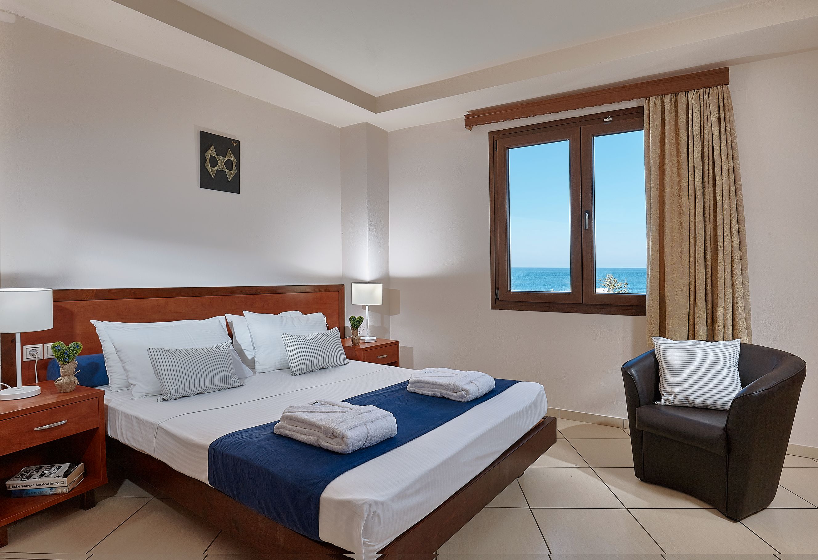 FAMILY 1 BEDROOM BALCONY OR TERRACE