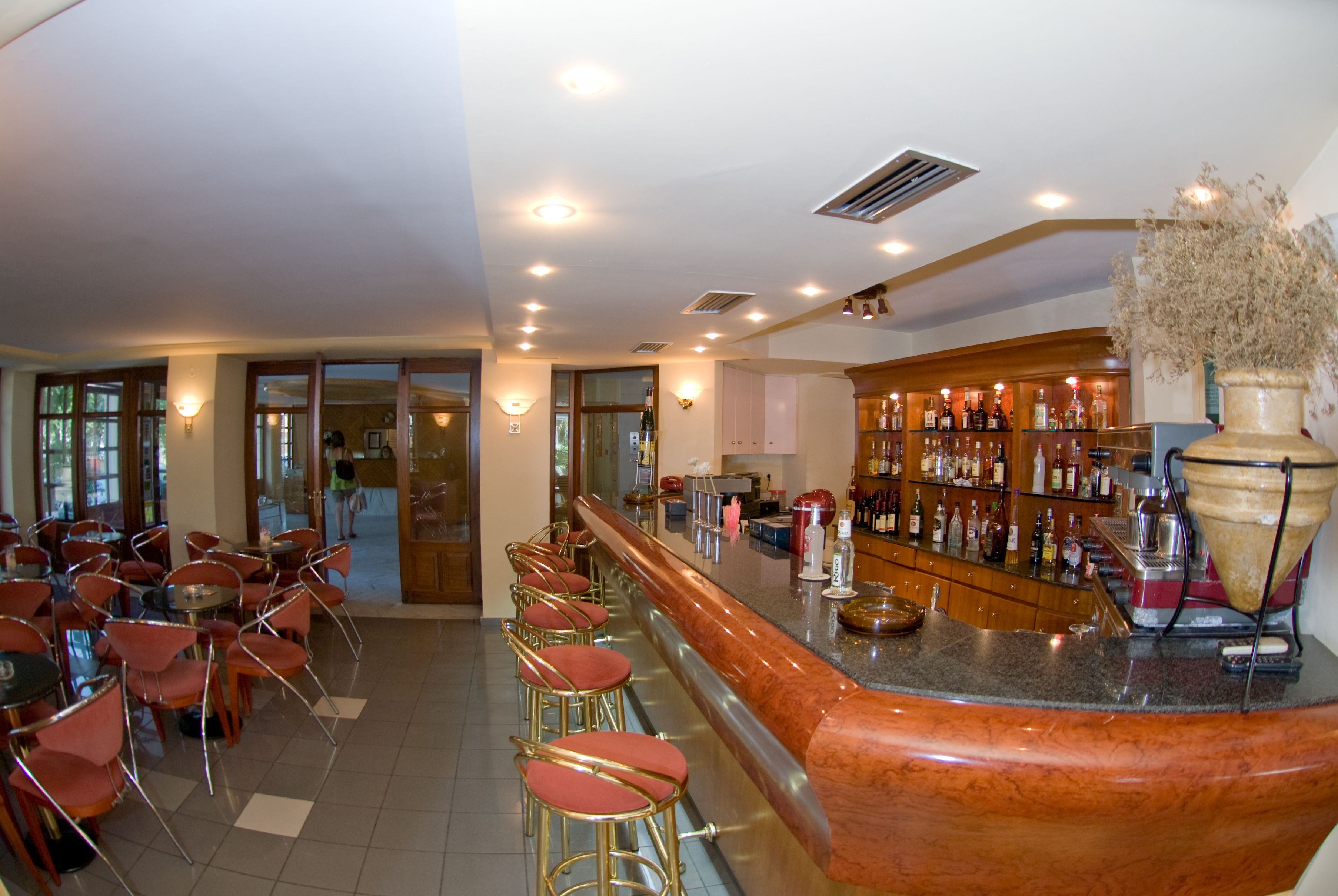 LOBBY BAR 