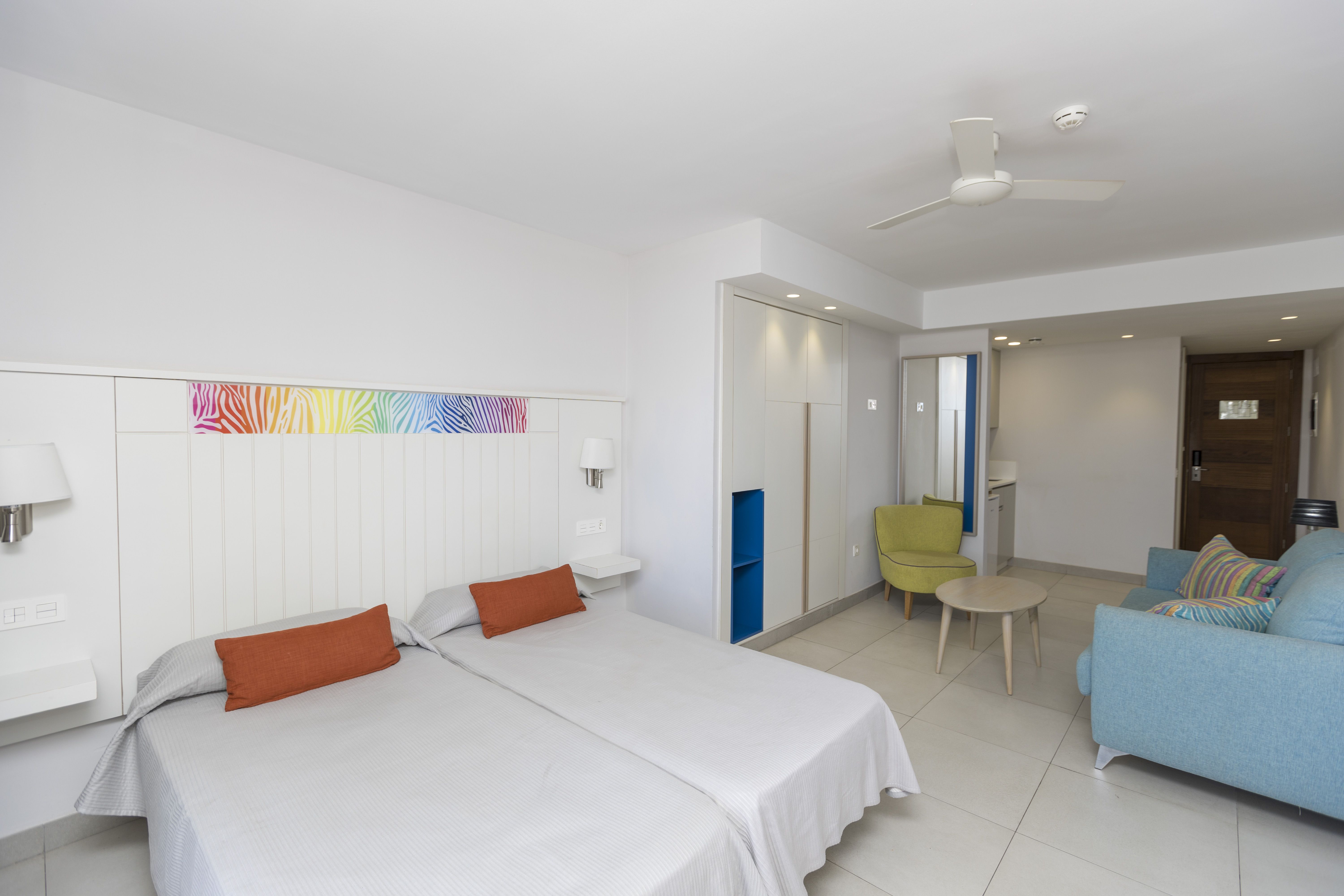 STANDARD STUDIO WITH BALCONY (STR)