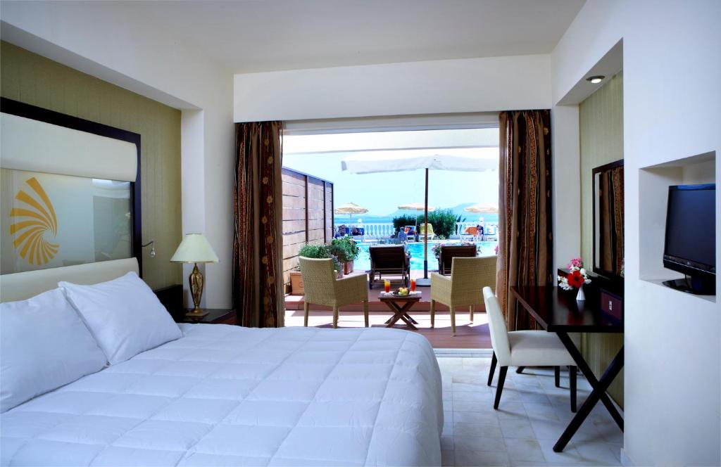 SUITE POOL FRONT