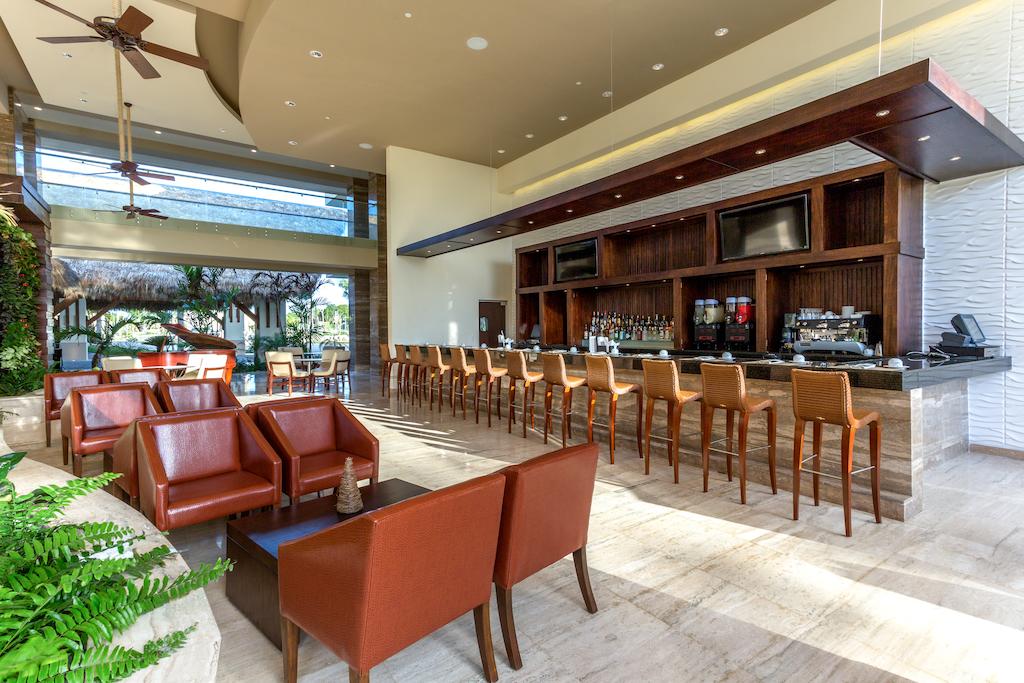 LOBBY BAR