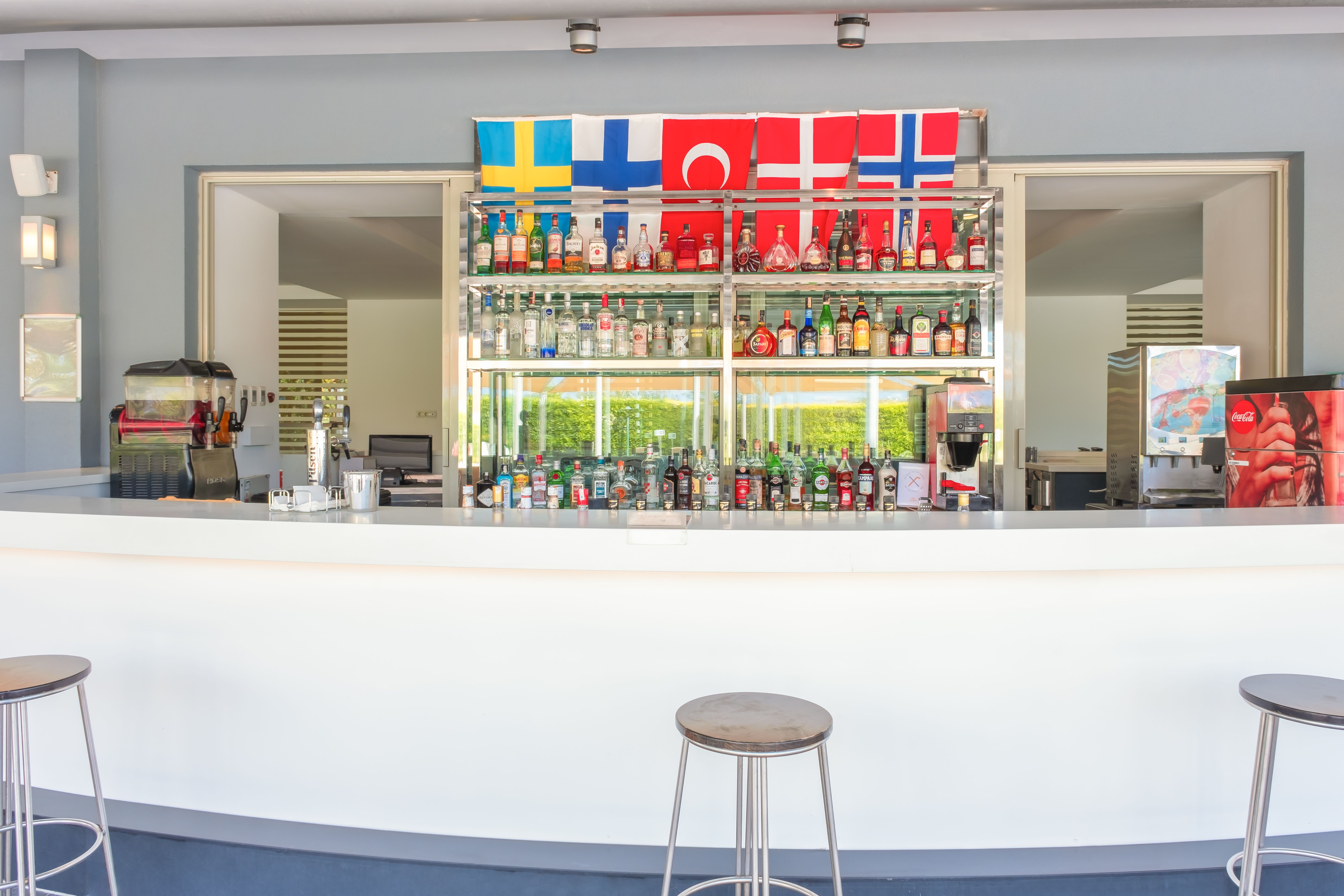 SPORTS BAR