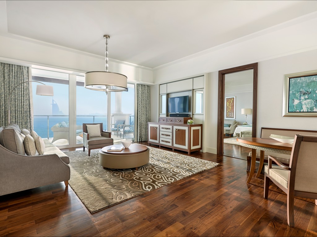 Deluxe 2-Bedroom Family Suite