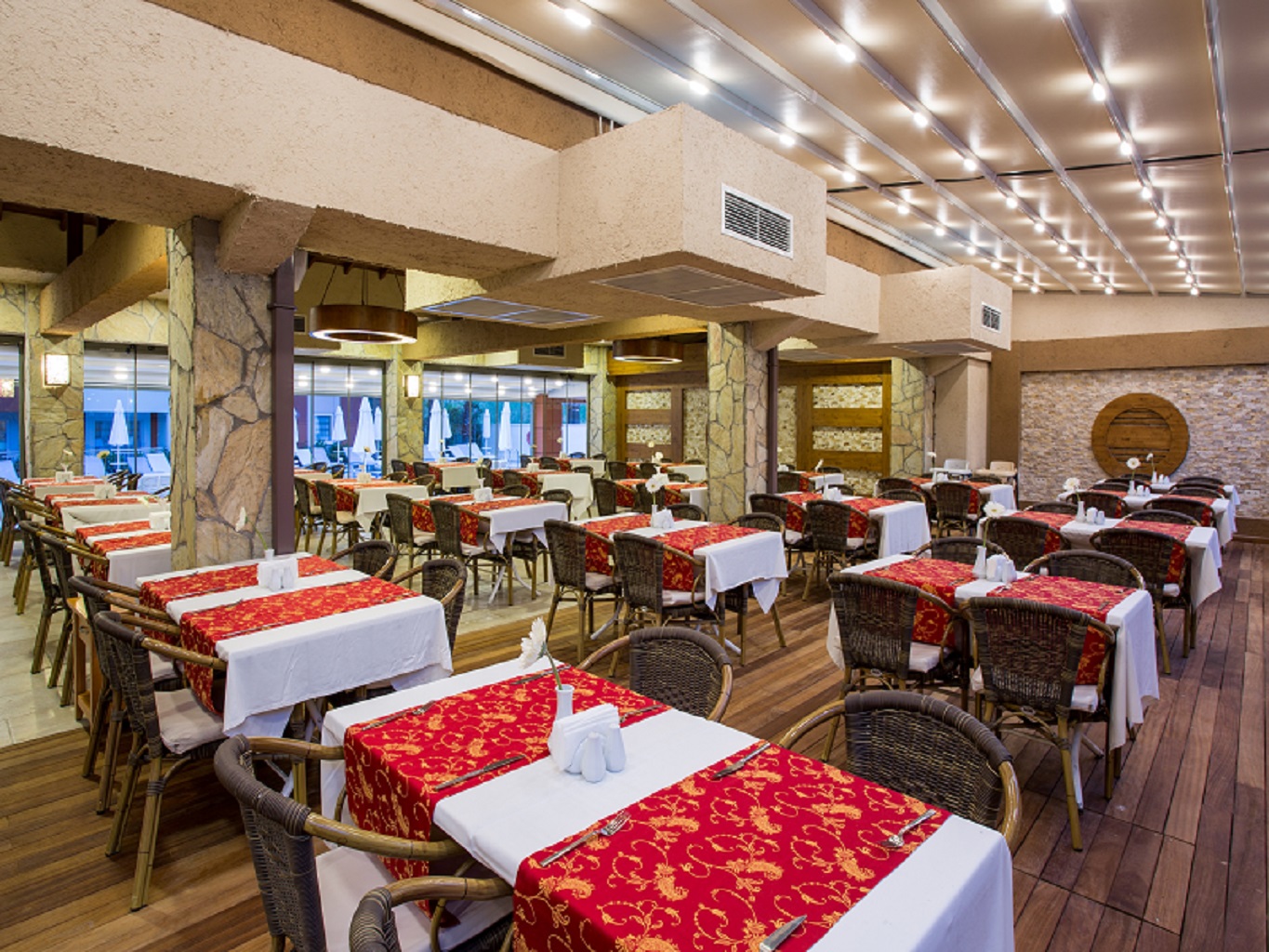 MAIN RESTAURANT
