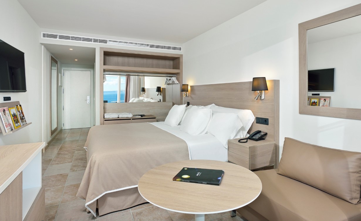 DOUBLE MELIA LATERAL SEA VIEW BALCONY OR TERRACE
