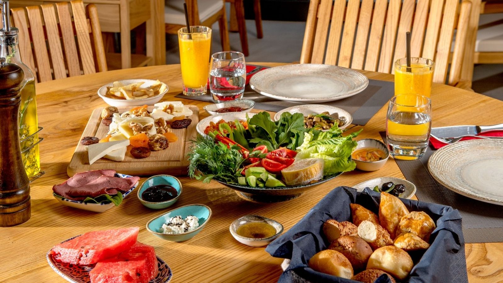 MAIN RESTOURANT