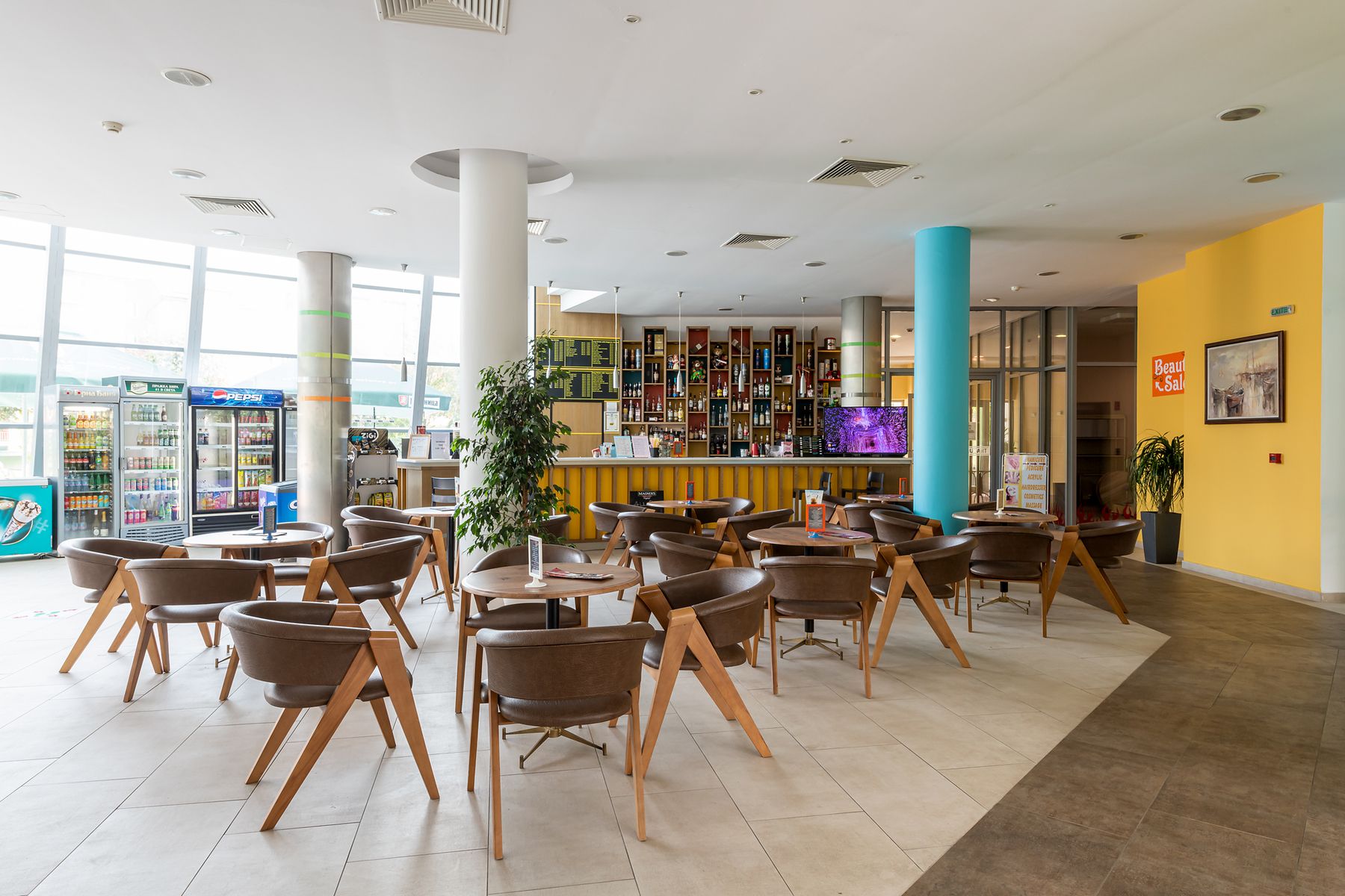 LOBBY BAR
