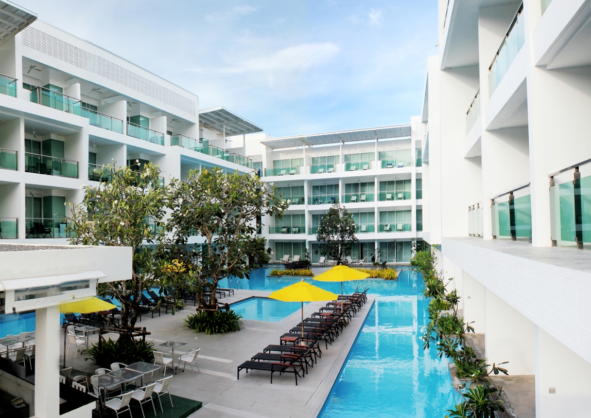 Deluxe Pool View