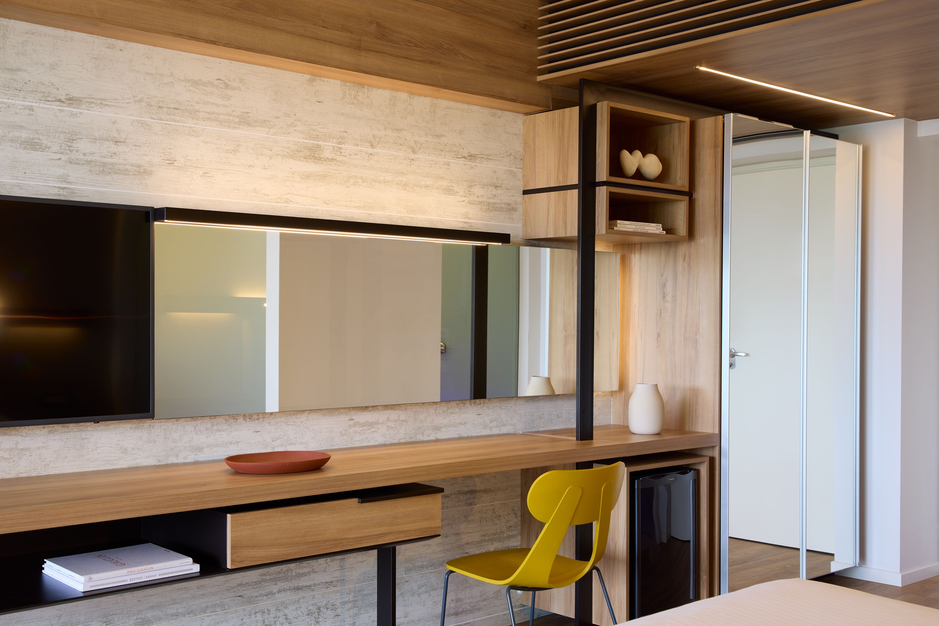 CLASSIC ROOM INLAND VIEW