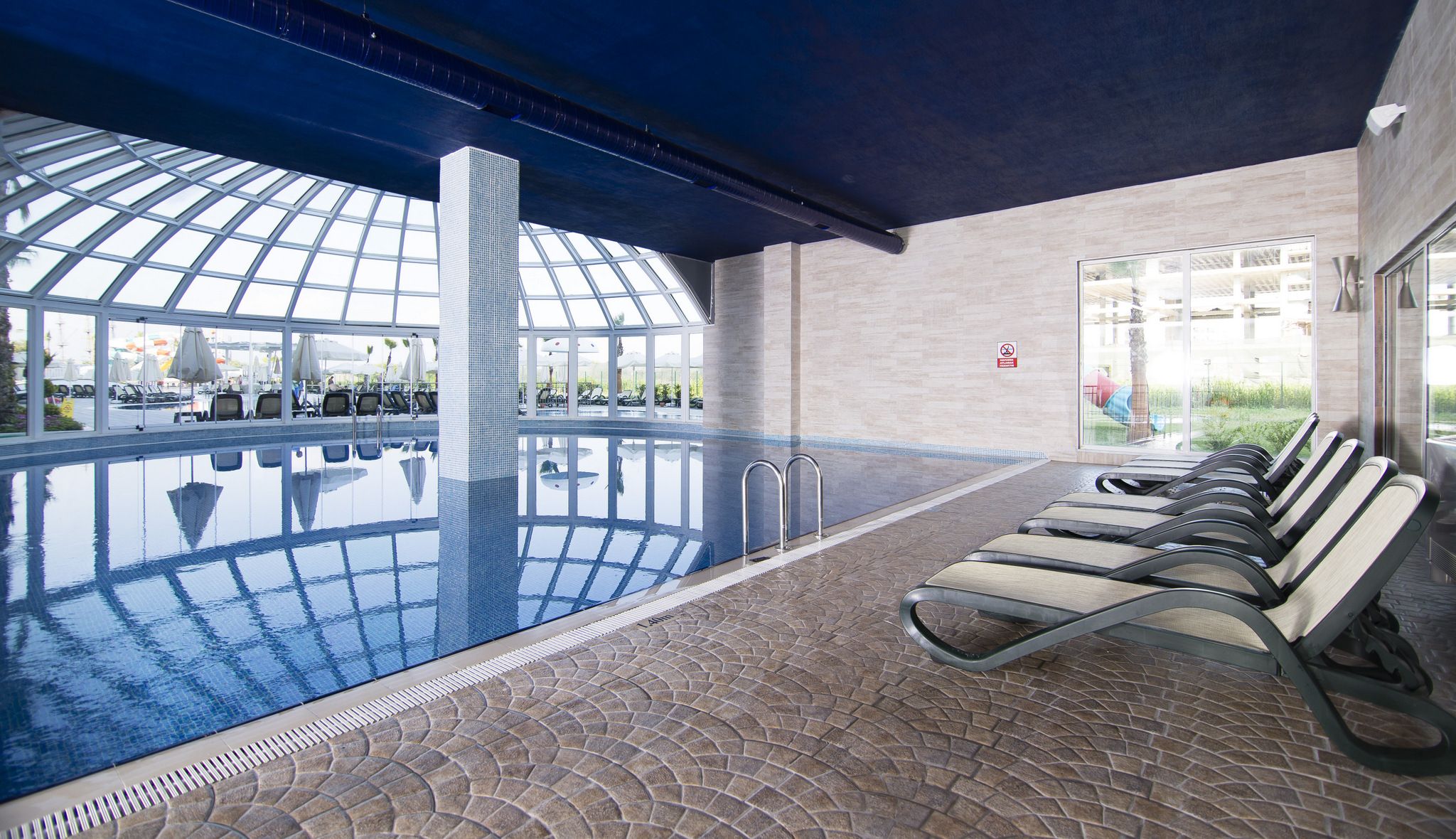 Piscină interioară