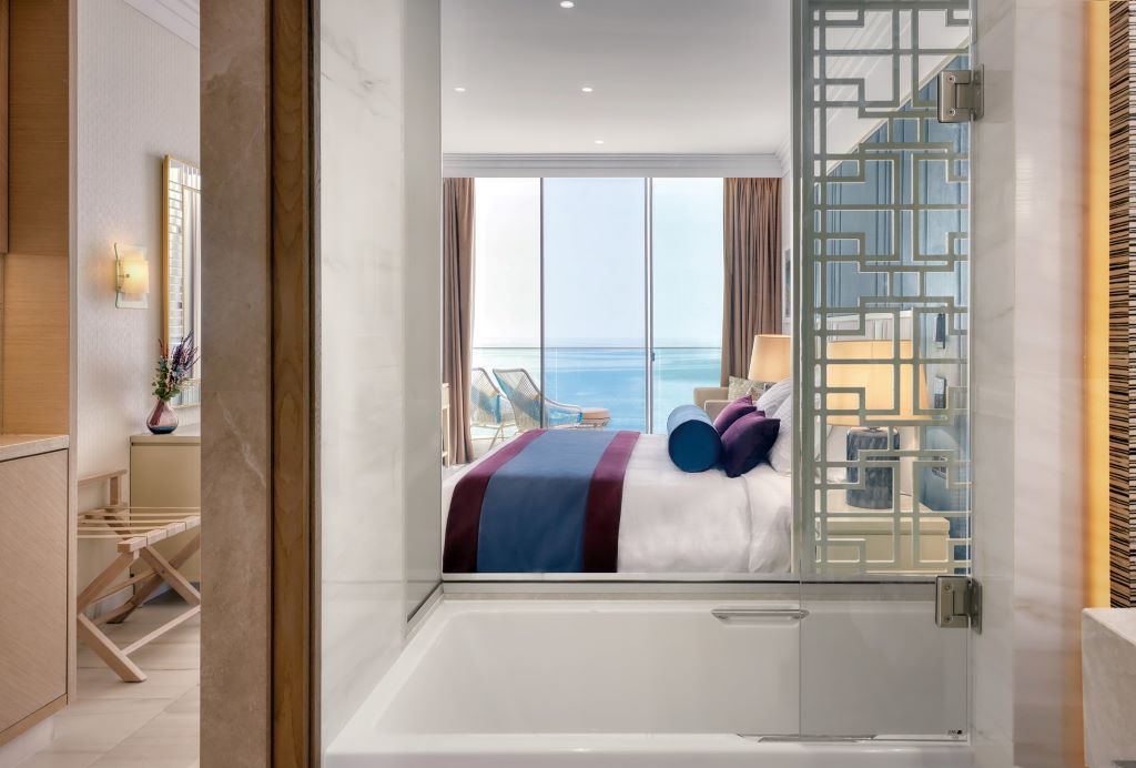 SINGLE DELUXE ROOM (SEAVIEW, BALCONY OR TERRACE)