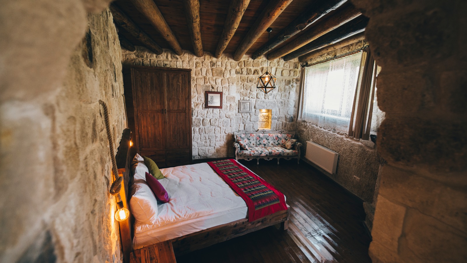 CAVE SUITE ROOM