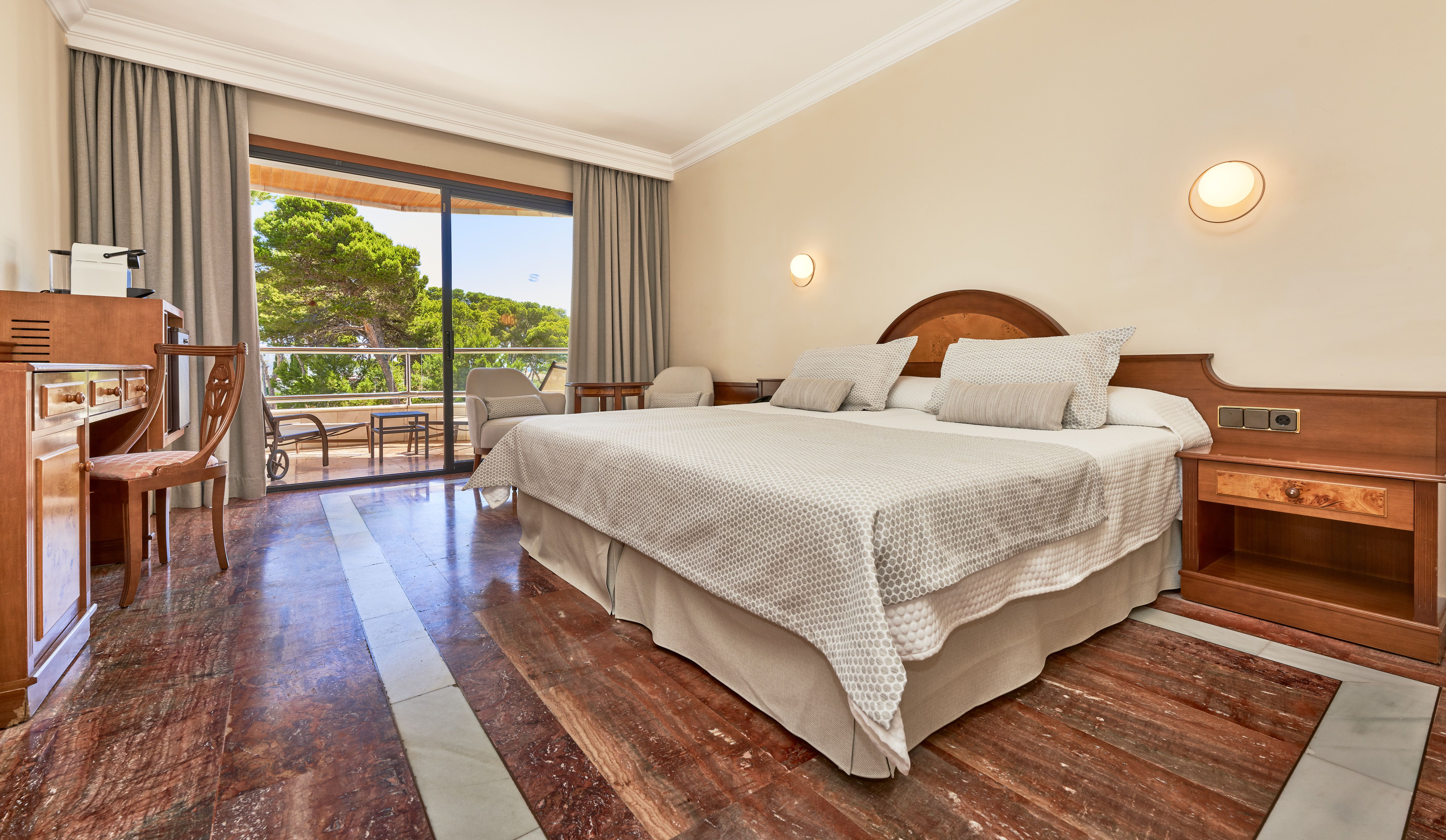 DOUBLE ROOM