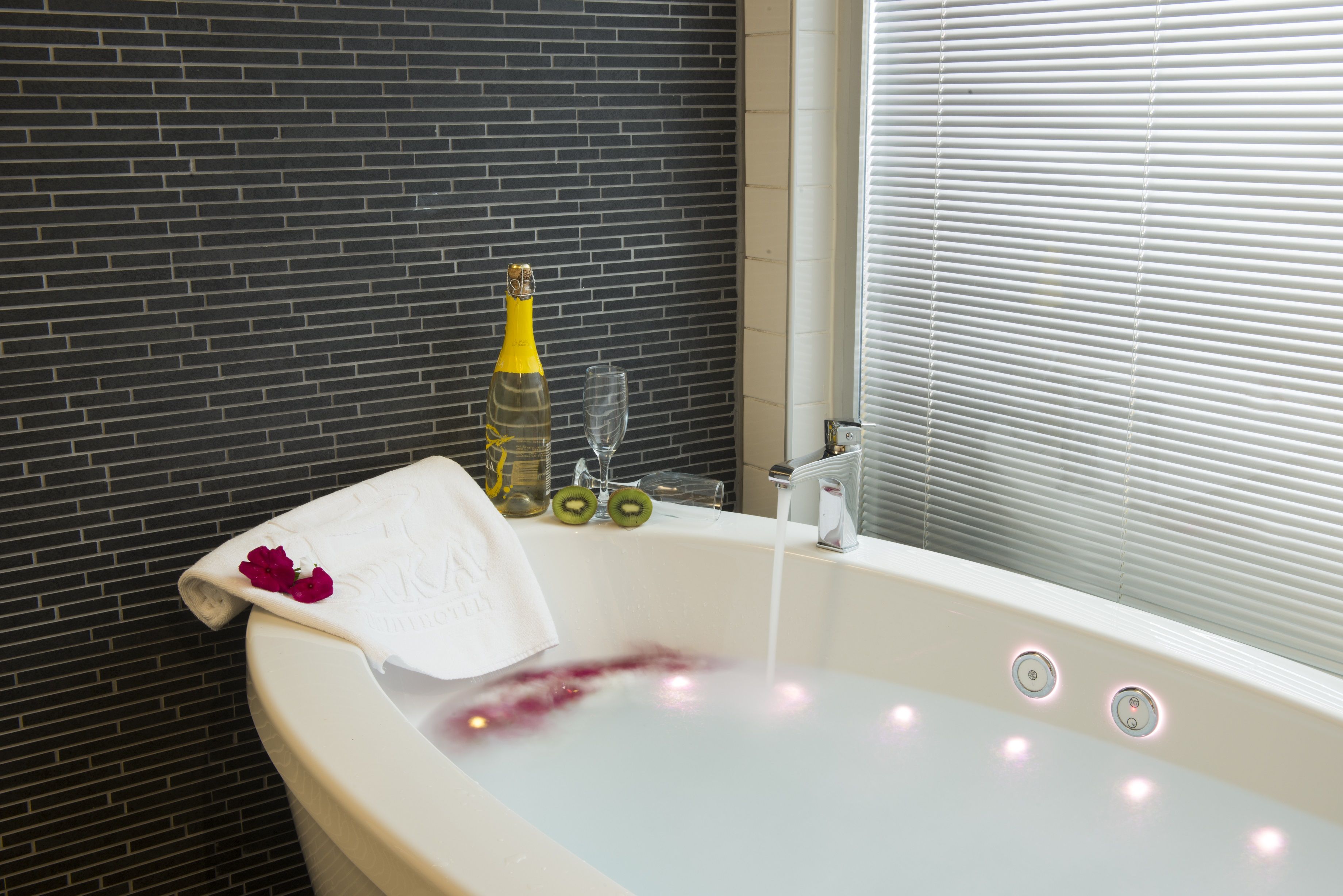 SUITE SIDE SEA VIEW