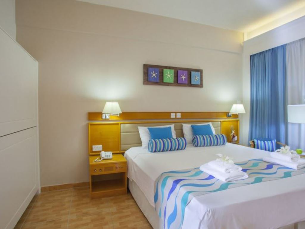 SUPERIOR ROOM (LATERALSEAVIEW, BALCONY)