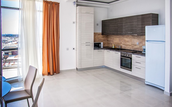 Mamaia, Hotel Riviera Residence, apartament, bucatarie.jpg