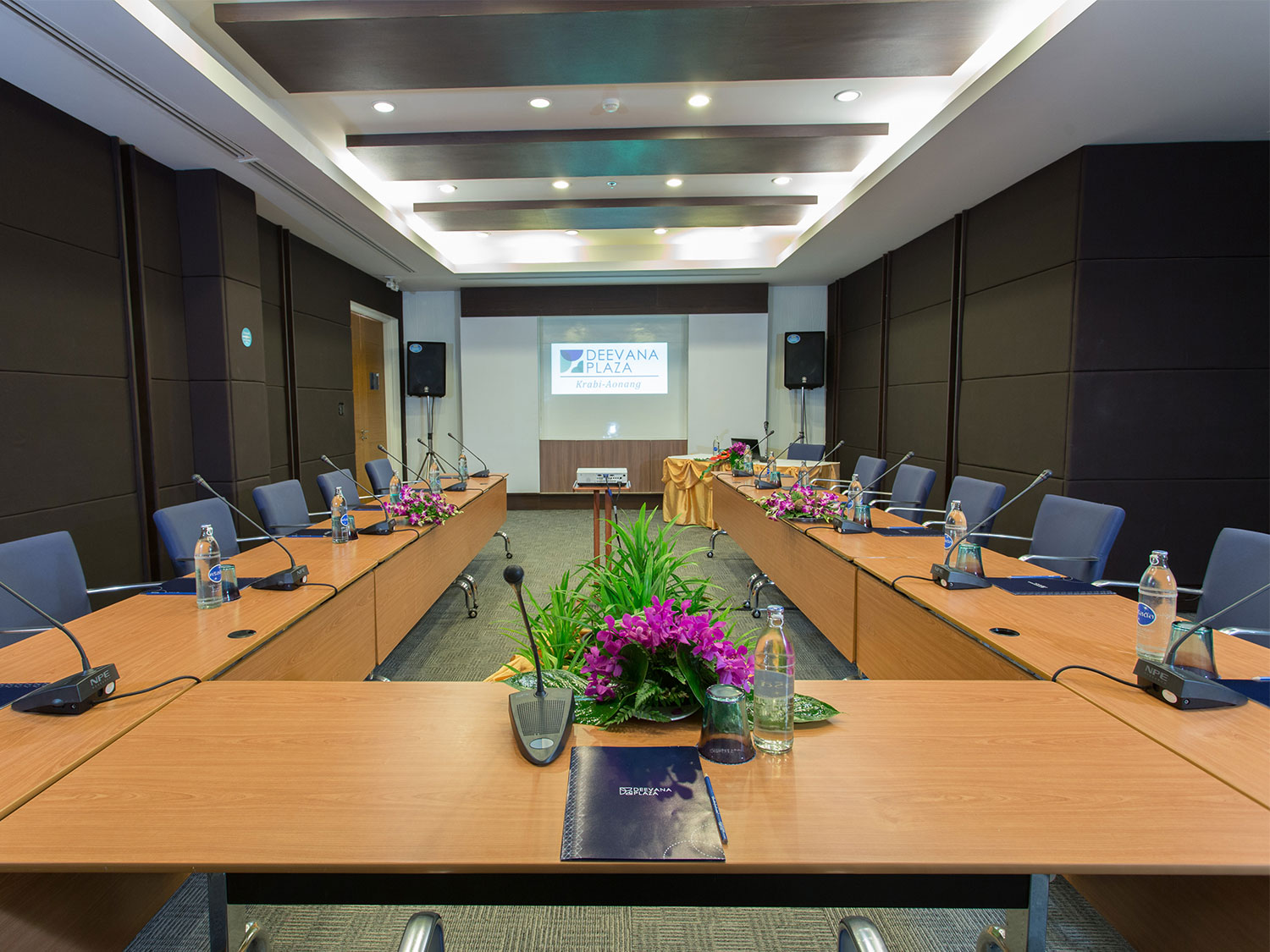 MICE (servicii de organizare de întâlniri, conferințe, alte evenimente)