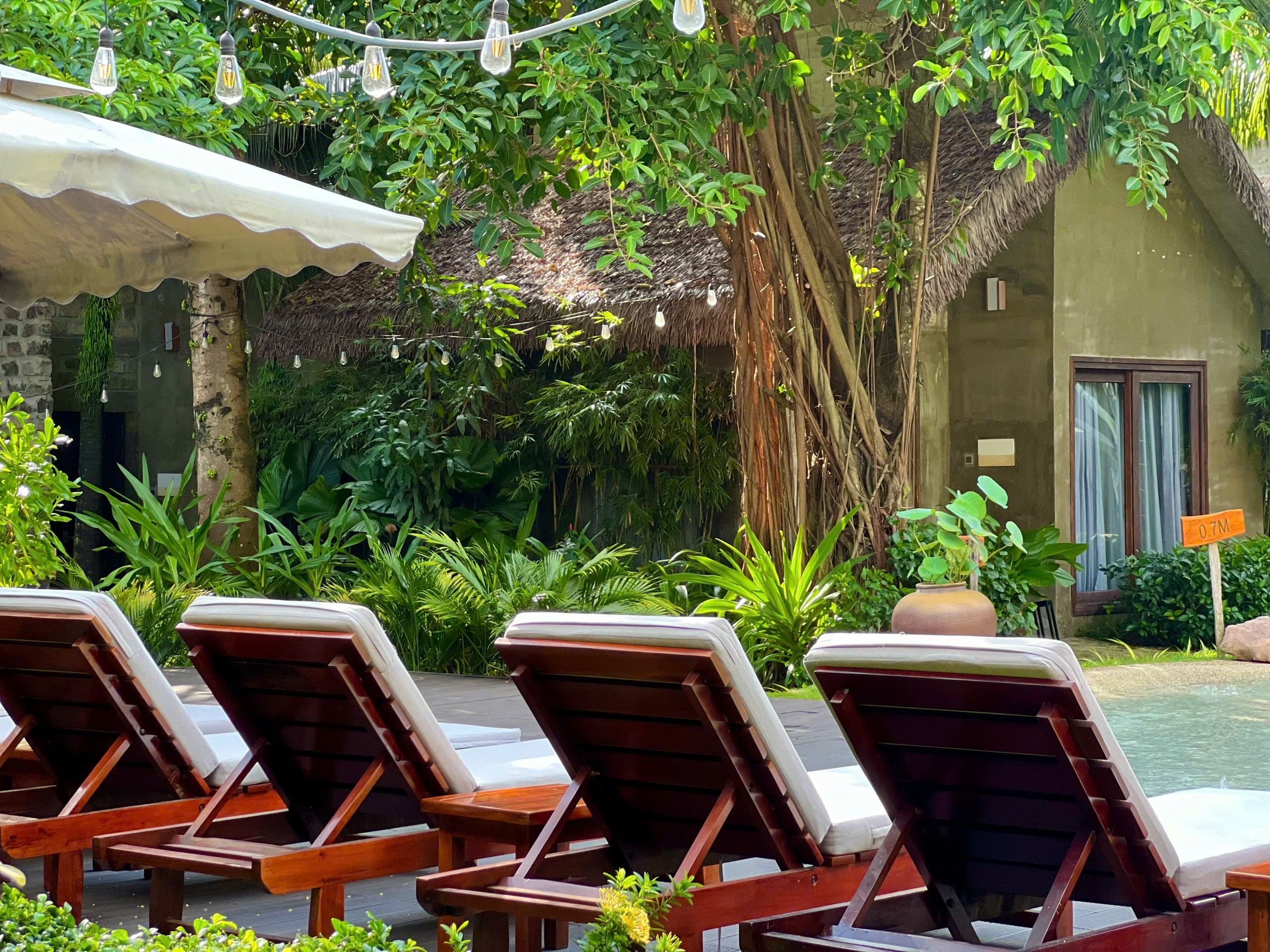 HOTELS RESTAURANT