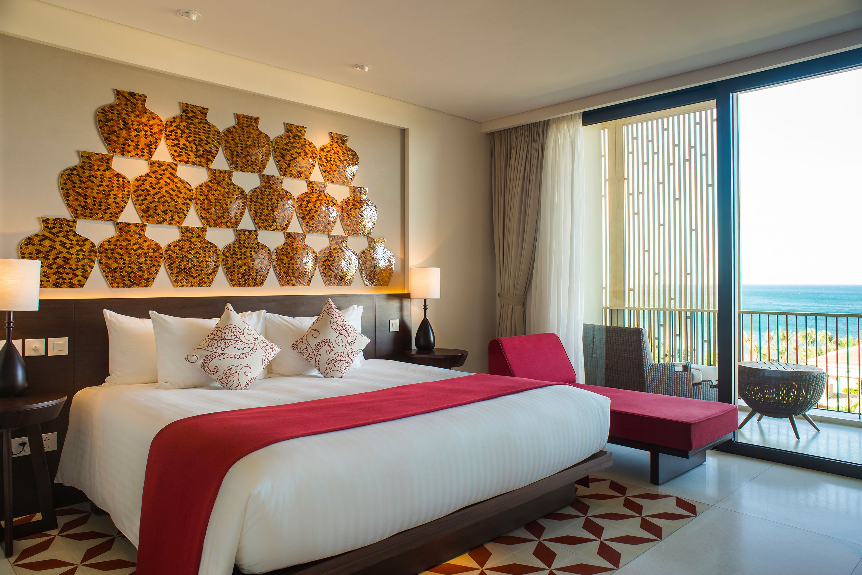 DELUXE SEA VIEW