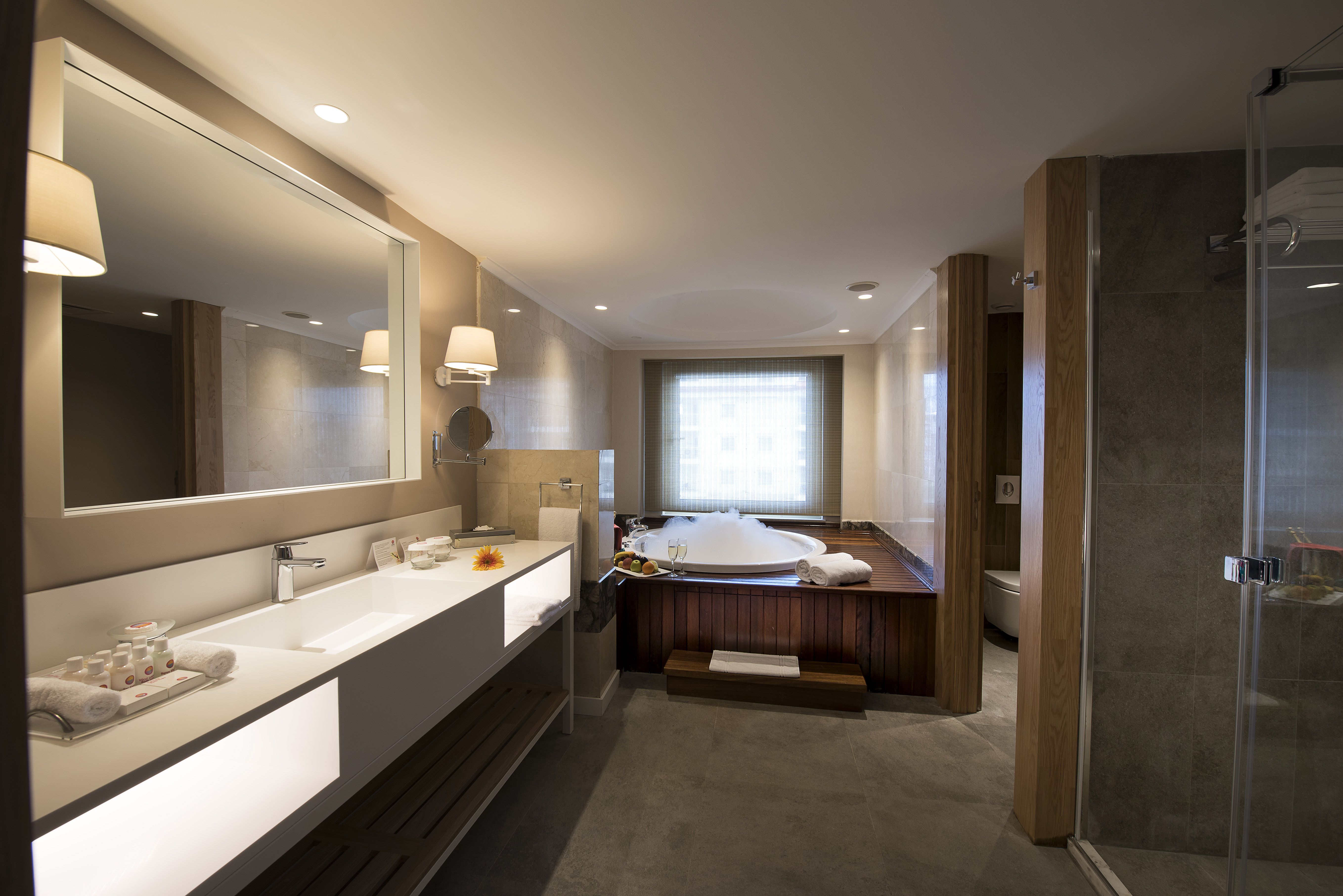 DELUXE SUITE WITH JACUZZI