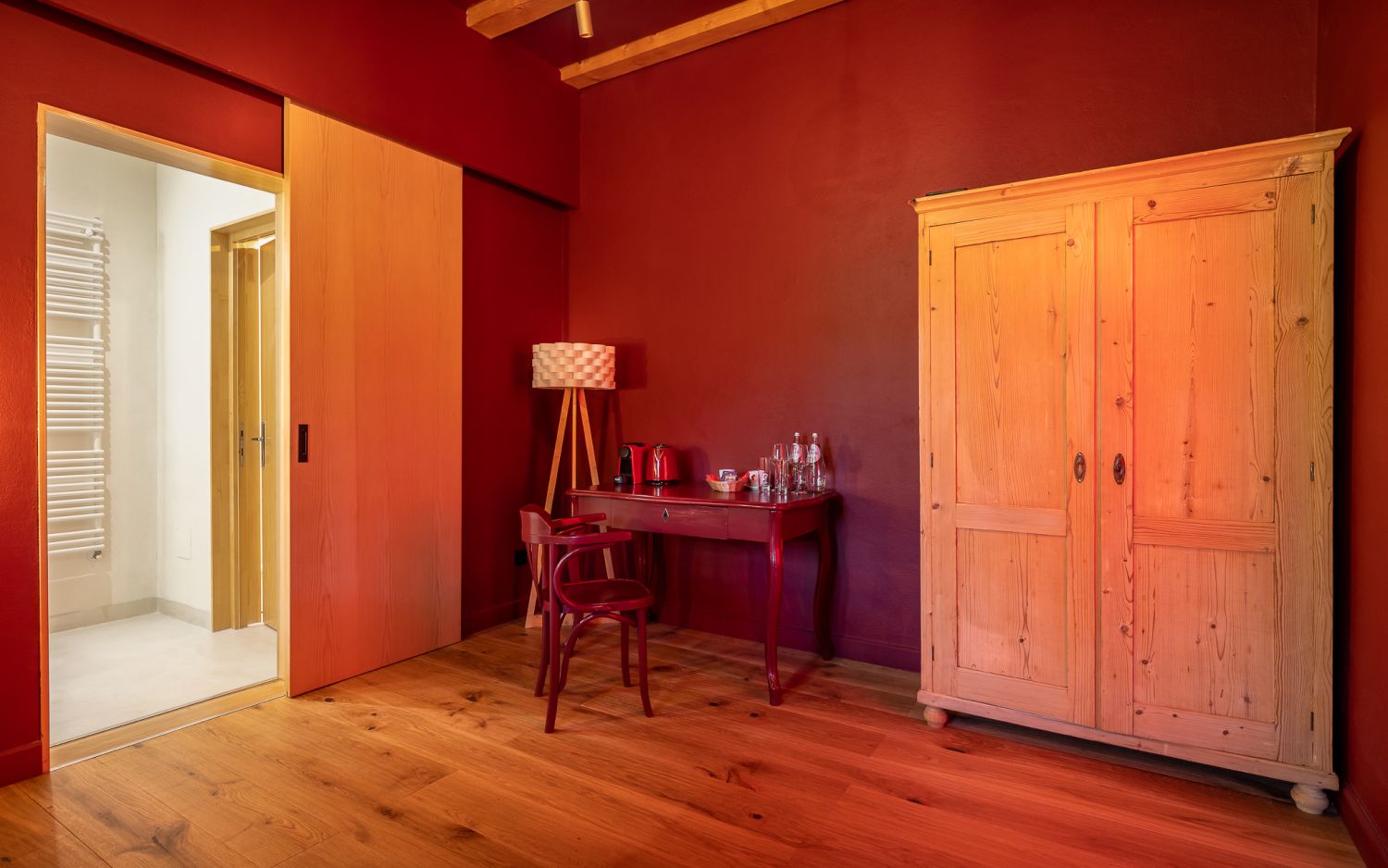 Casa Cal Red Room