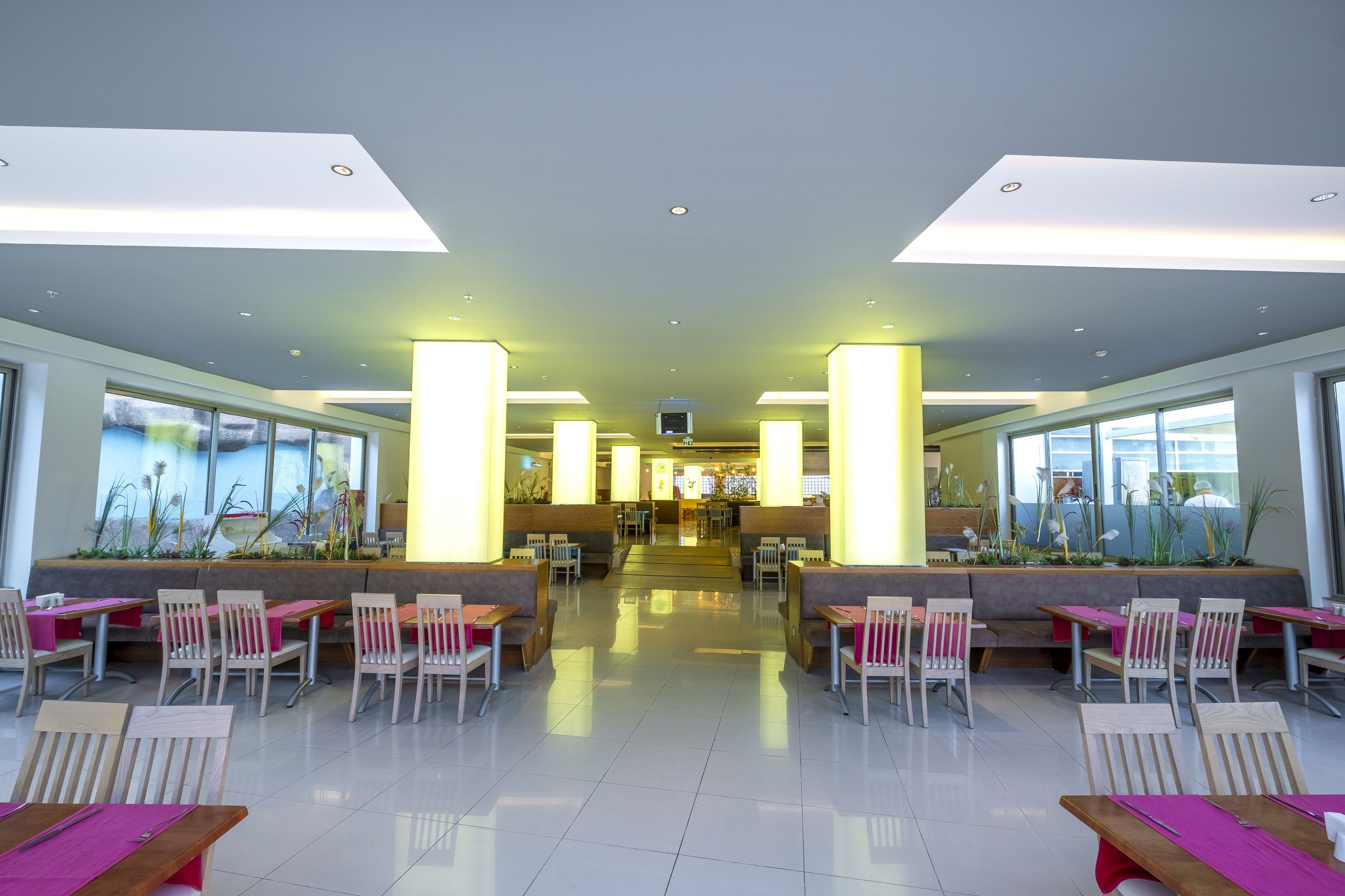 EAT MAIN RESTAURANT