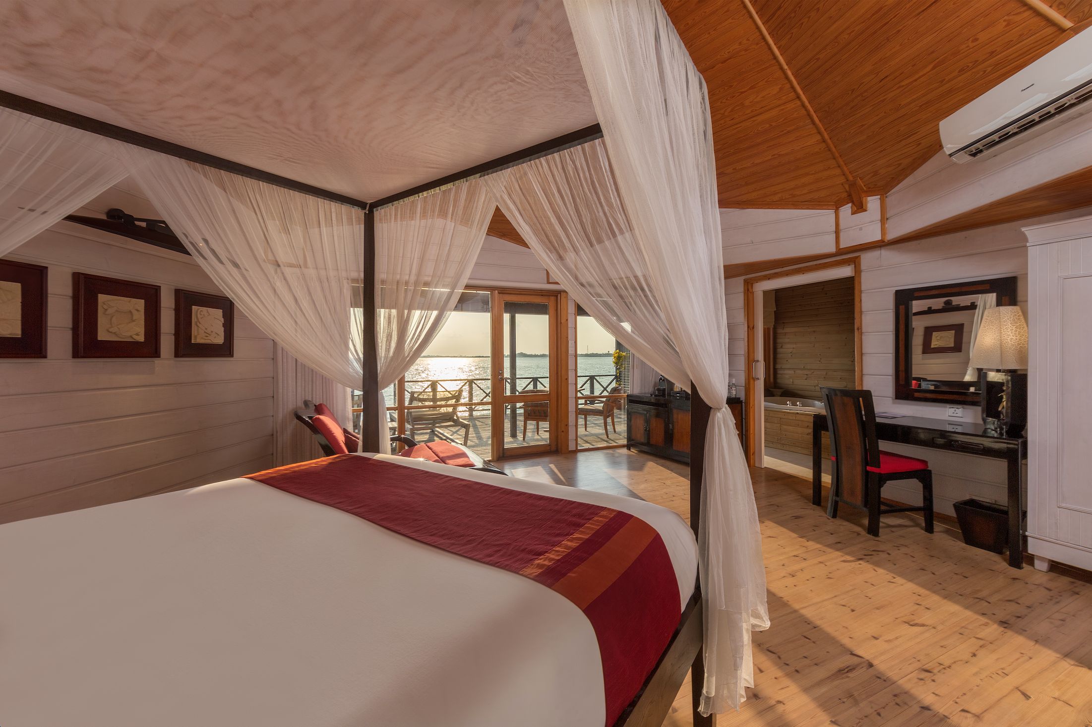 Jacuzzi Water Villa