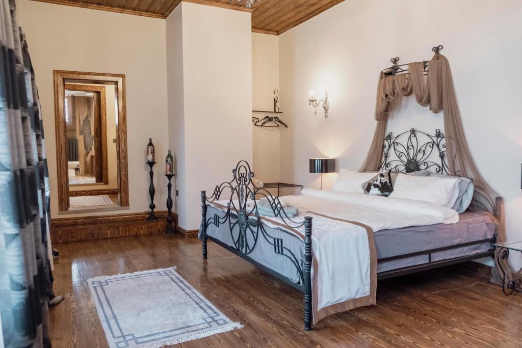 QUEEN DELUXE ROOM 